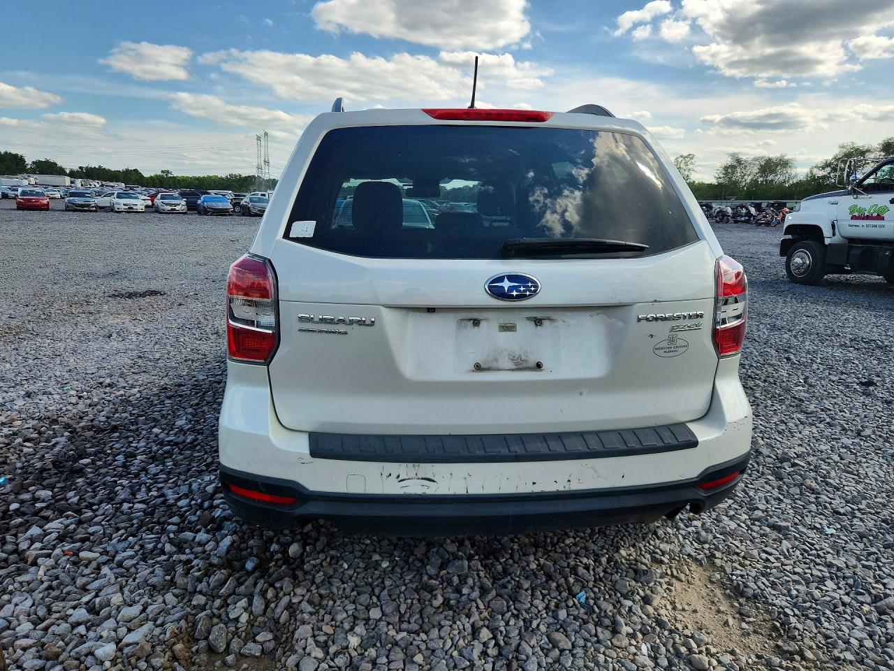 2015 Subaru Forester 2.5i Premium White vin: JF2SJADC8FG519508