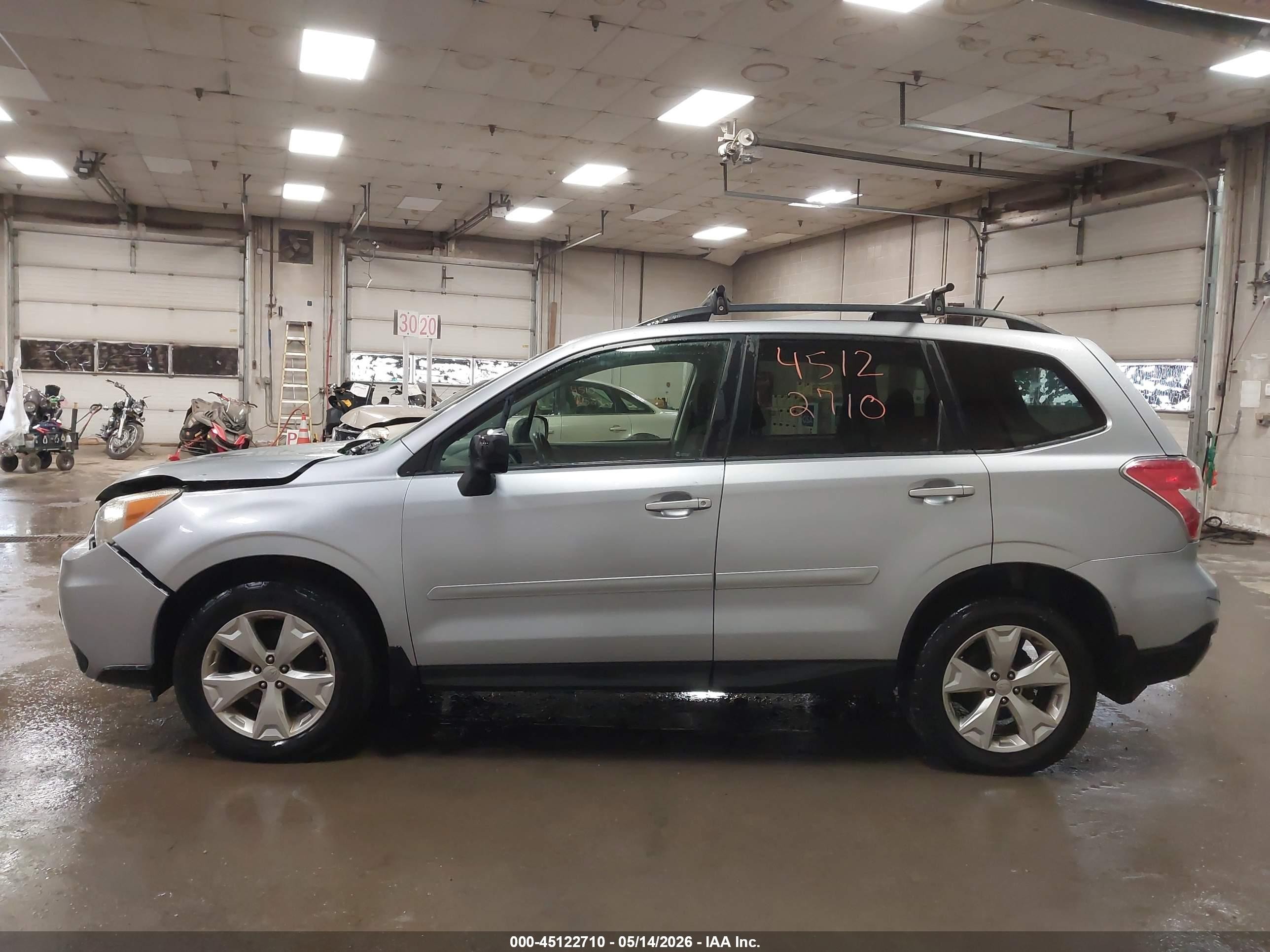 2015 Subaru Forester 2.5i Premium Серебряный vin: JF2SJADC8FH411190