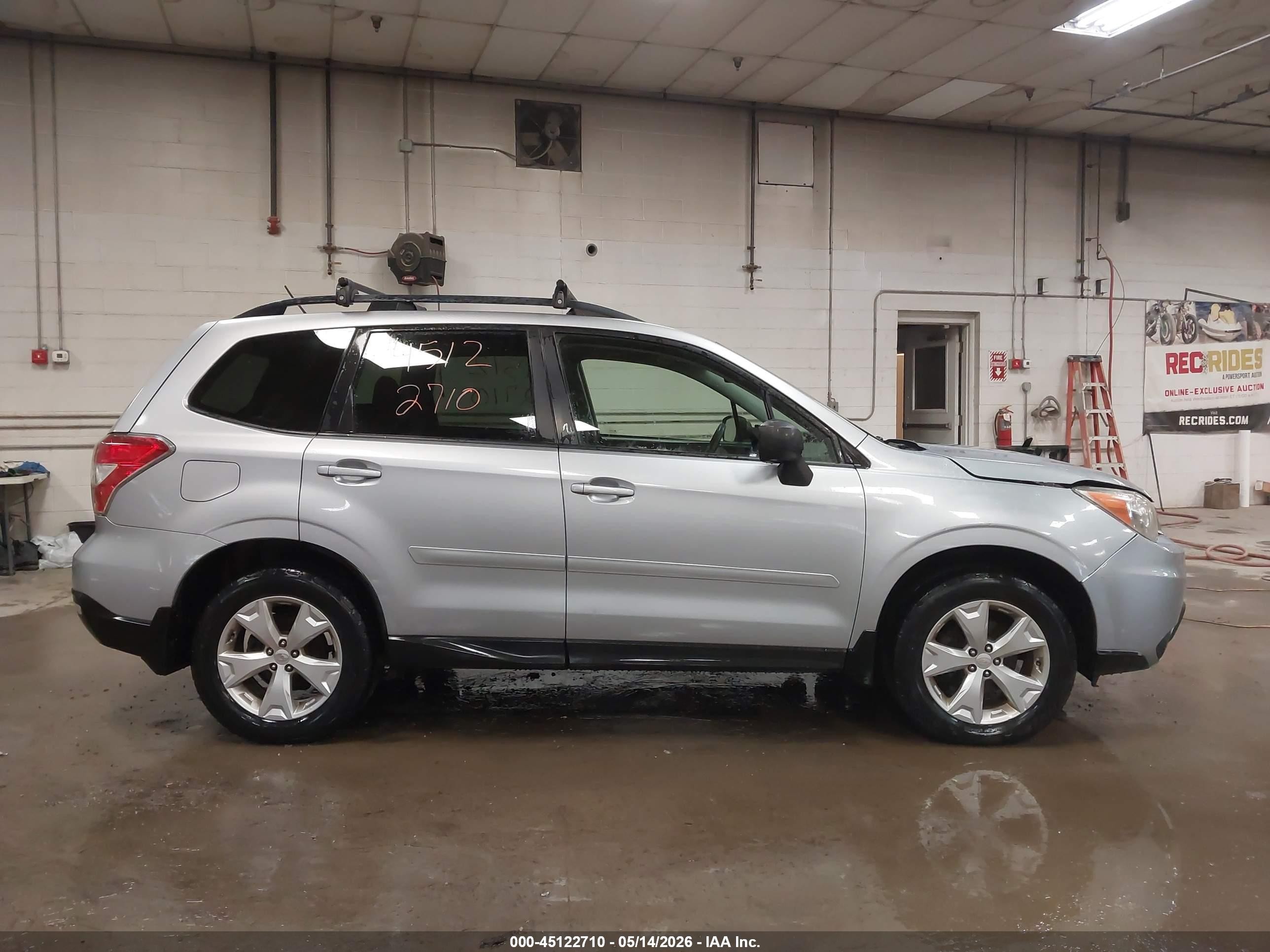 2015 Subaru Forester 2.5i Premium Серебряный vin: JF2SJADC8FH411190
