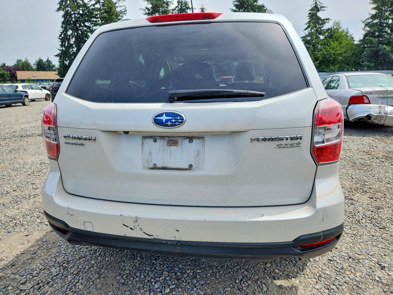 2015 Subaru Forester 2.5i Premium White vin: JF2SJADC8FH424909
