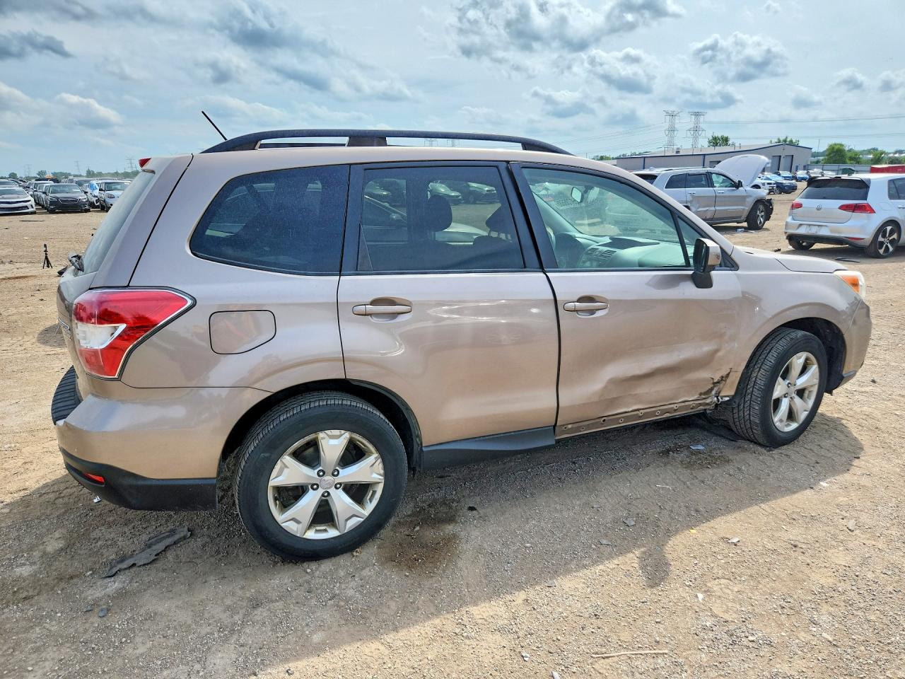 2015 Subaru Forester 2.5i Premium Tan vin: JF2SJADC8FH473334