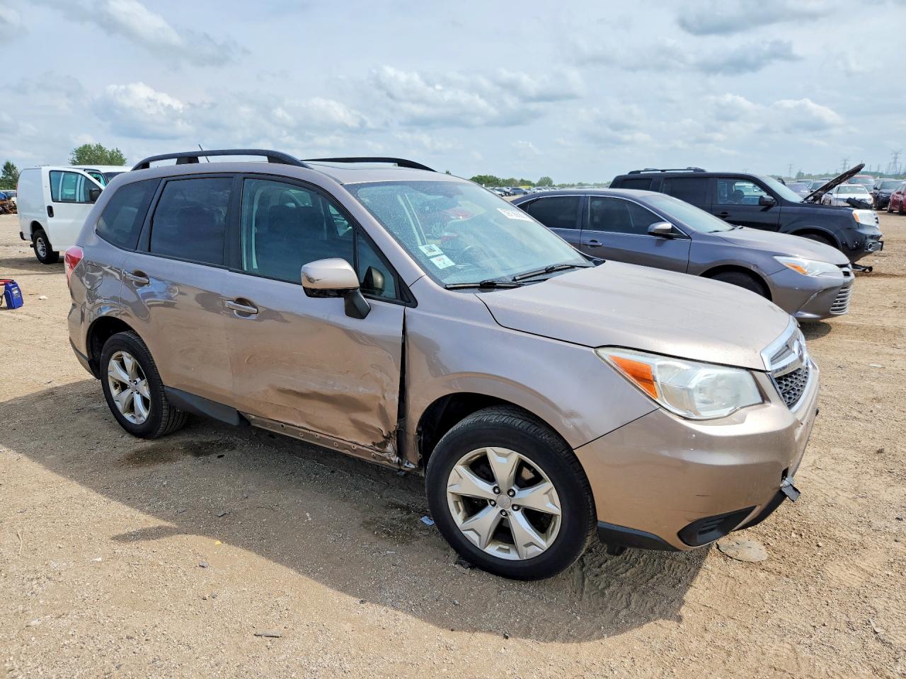 2015 Subaru Forester 2.5i Premium Tan vin: JF2SJADC8FH473334