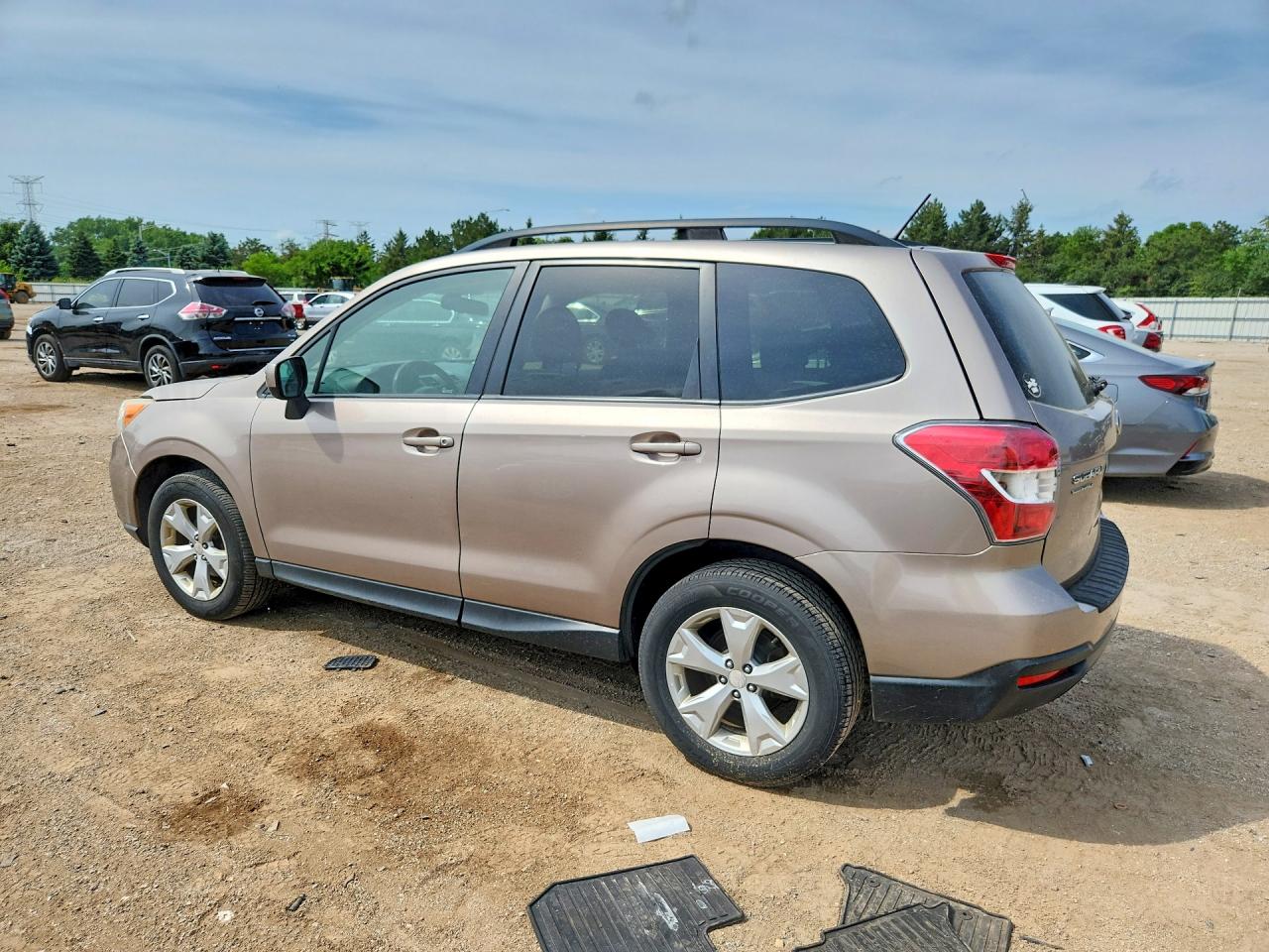 2015 Subaru Forester 2.5i Premium Tan vin: JF2SJADC8FH473334
