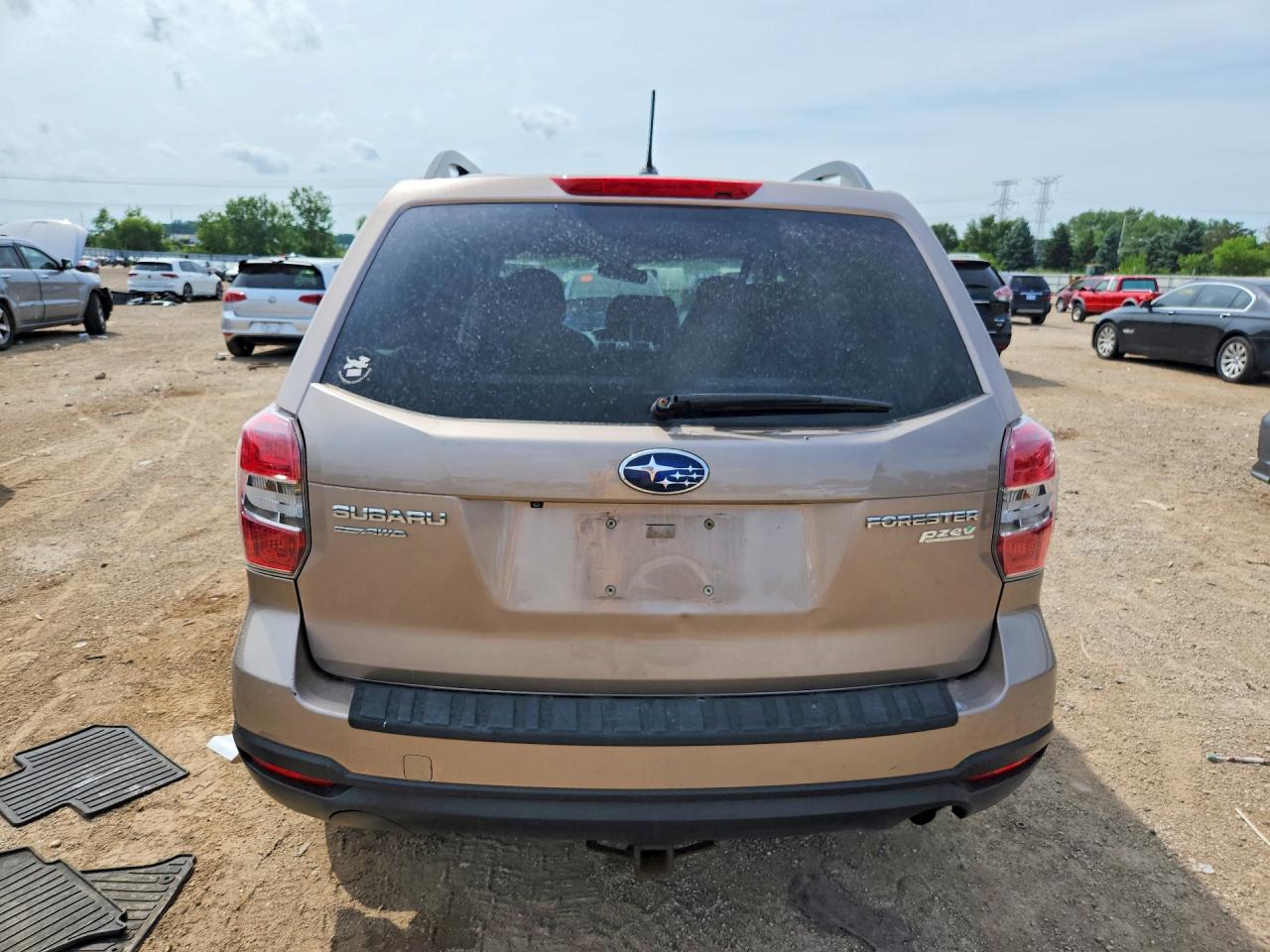 2015 Subaru Forester 2.5i Premium Tan vin: JF2SJADC8FH473334