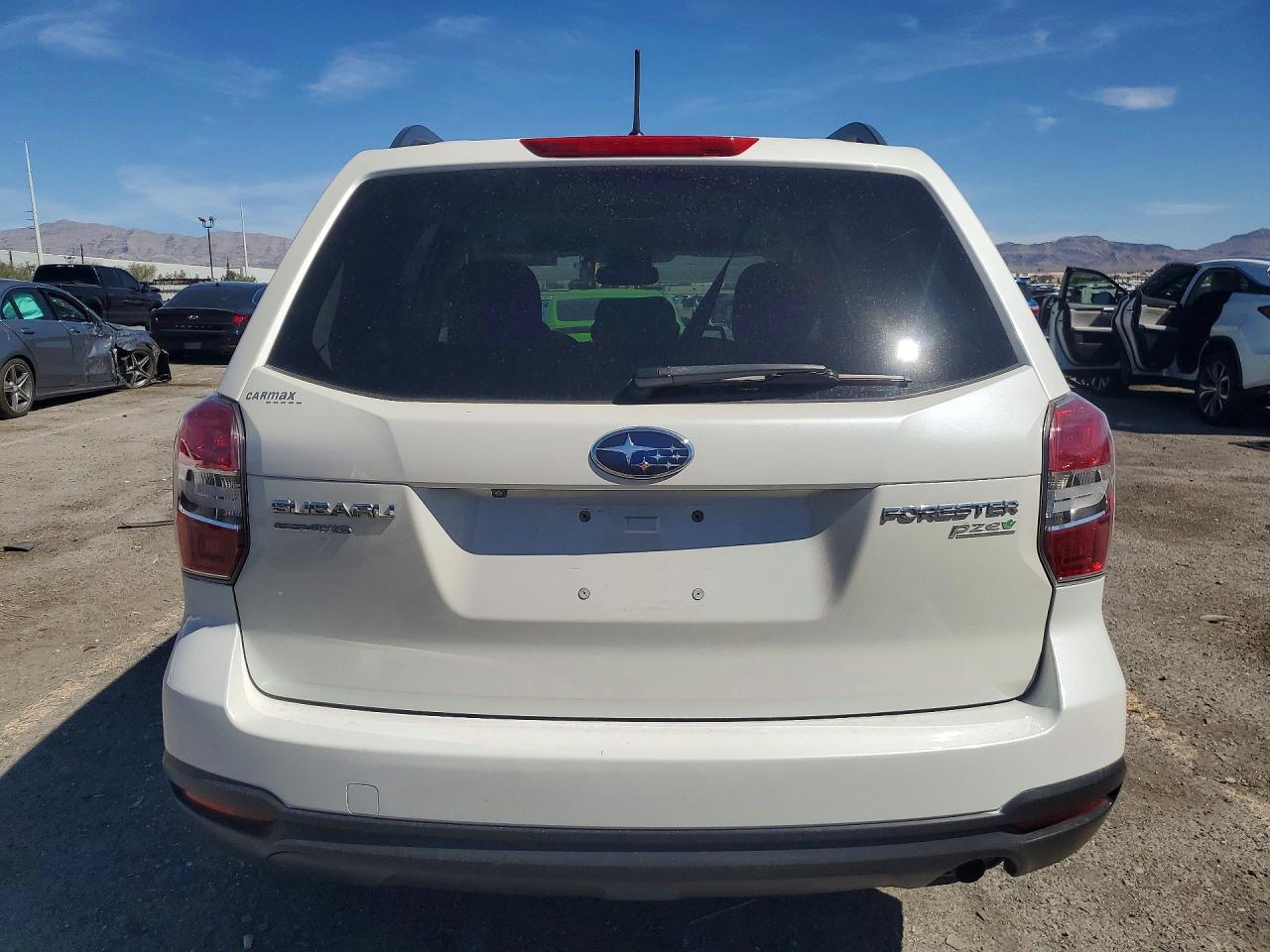 2015 Subaru Forester 2.5i Premium White vin: JF2SJADC8FH482521