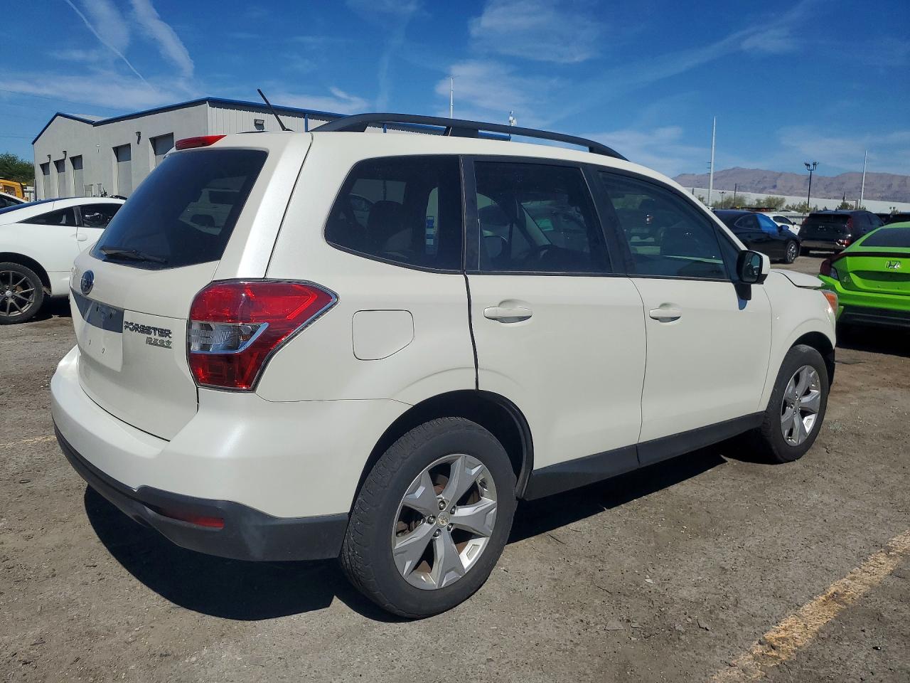 2015 Subaru Forester 2.5i Premium White vin: JF2SJADC8FH482521