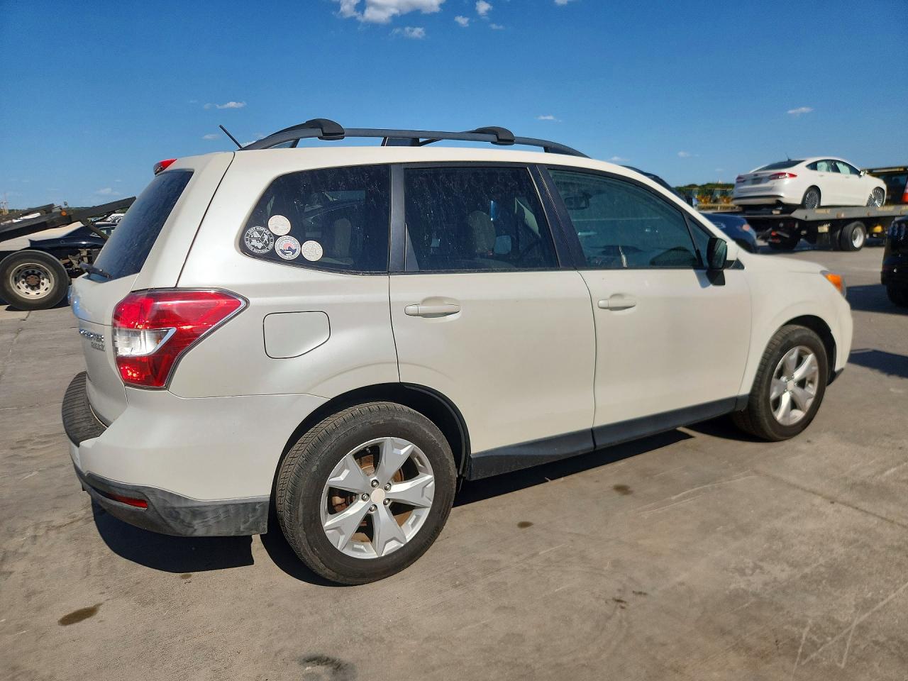 2015 Subaru Forester 2.5i Premium Белый vin: JF2SJADC8FH542118