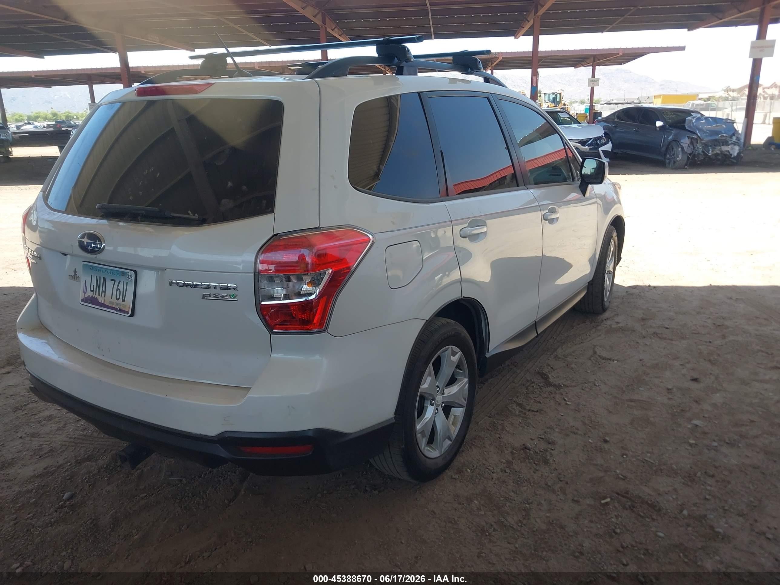 2015 Subaru Forester 2.5i Premium White vin: JF2SJADC8FH551160