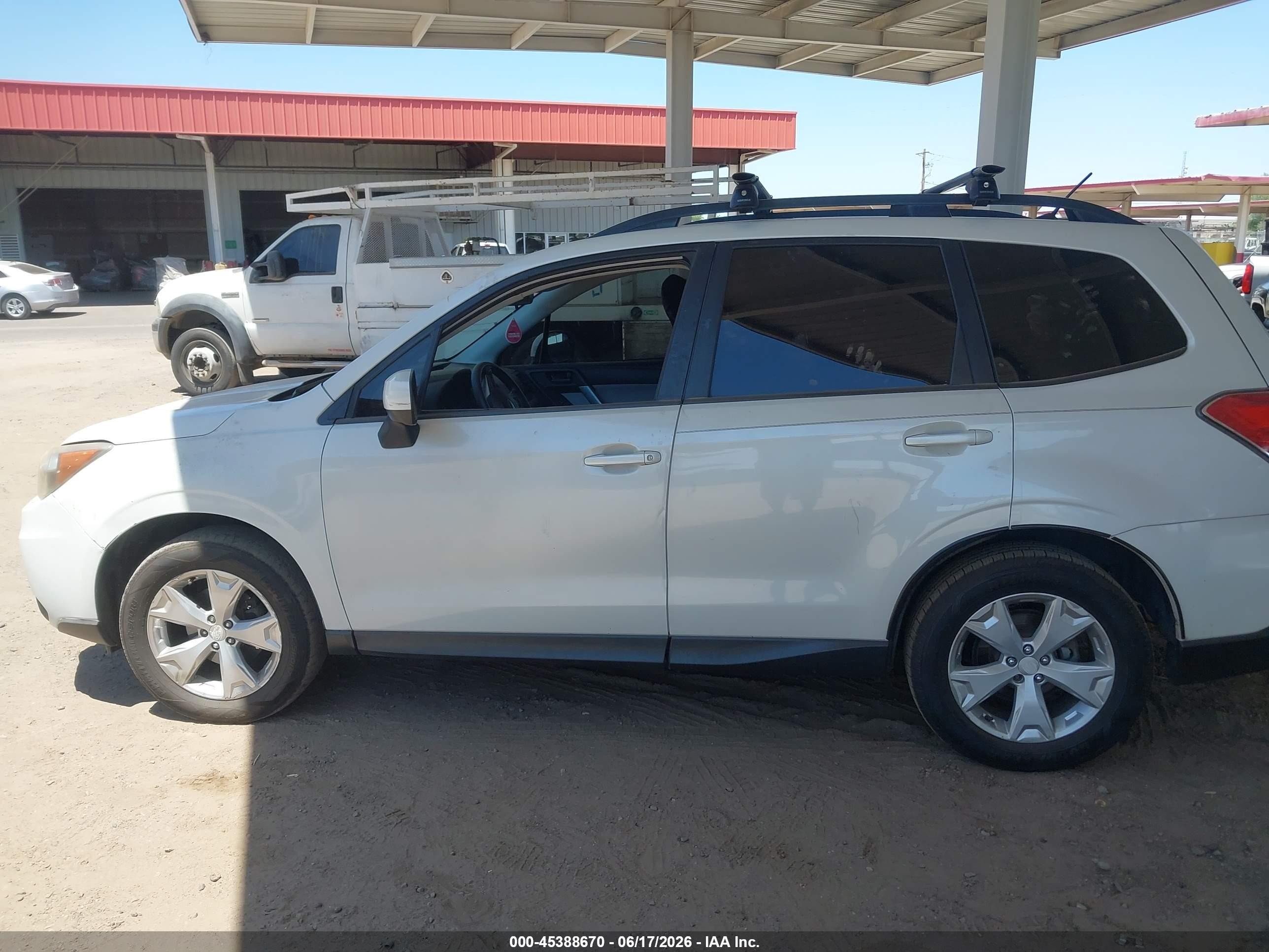 2015 Subaru Forester 2.5i Premium White vin: JF2SJADC8FH551160