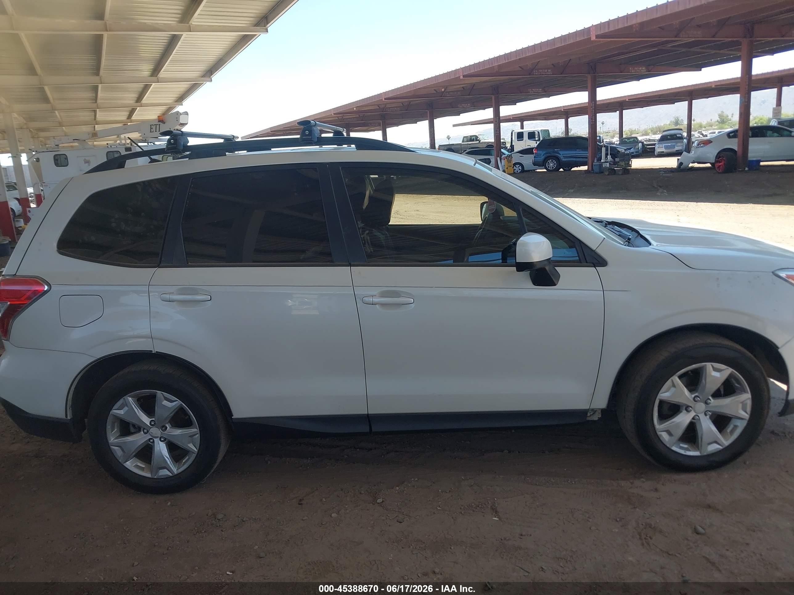 2015 Subaru Forester 2.5i Premium White vin: JF2SJADC8FH551160