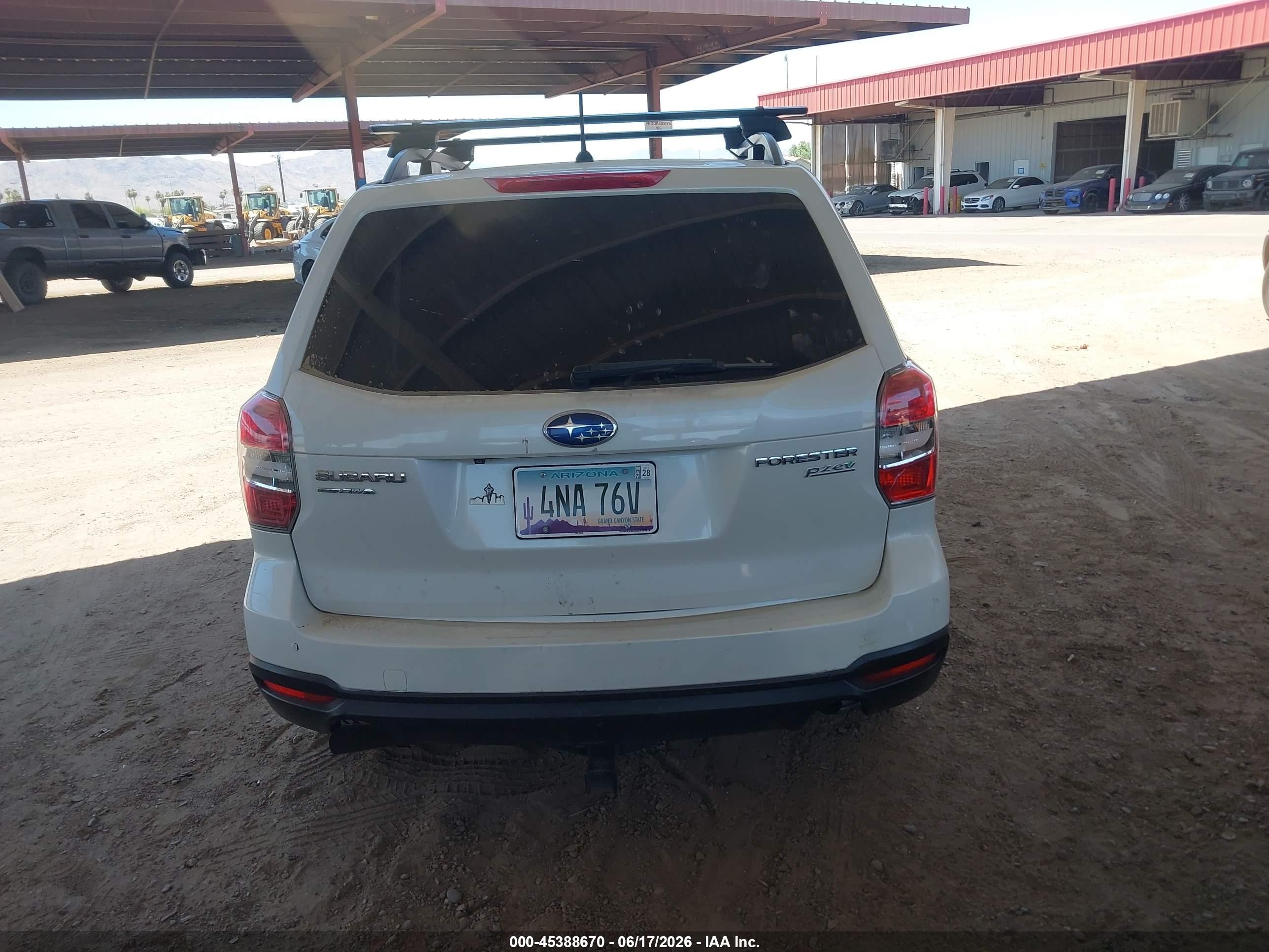2015 Subaru Forester 2.5i Premium White vin: JF2SJADC8FH551160