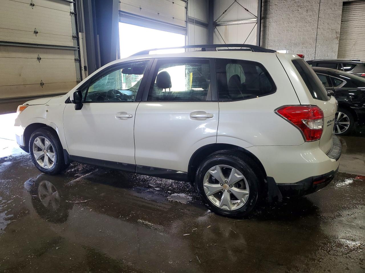 2015 Subaru Forester 2.5i Premium White vin: JF2SJADC8FH582330