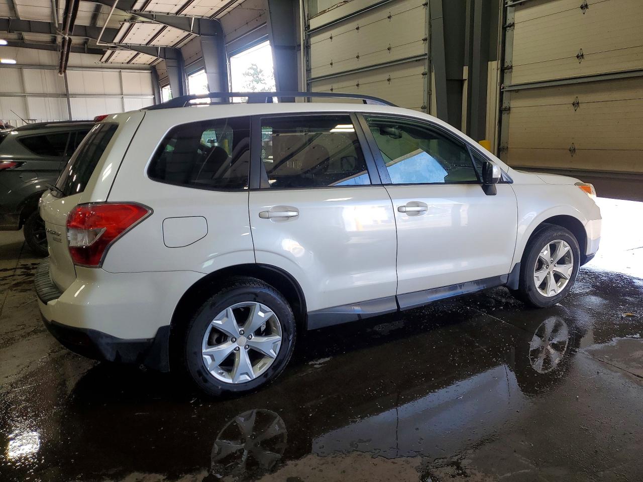 2015 Subaru Forester 2.5i Premium White vin: JF2SJADC8FH582330