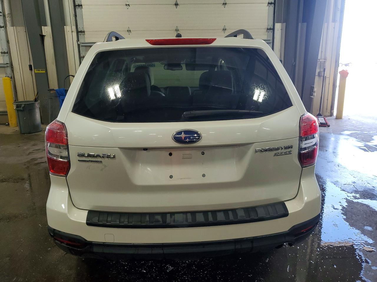 2015 Subaru Forester 2.5i Premium White vin: JF2SJADC8FH582330