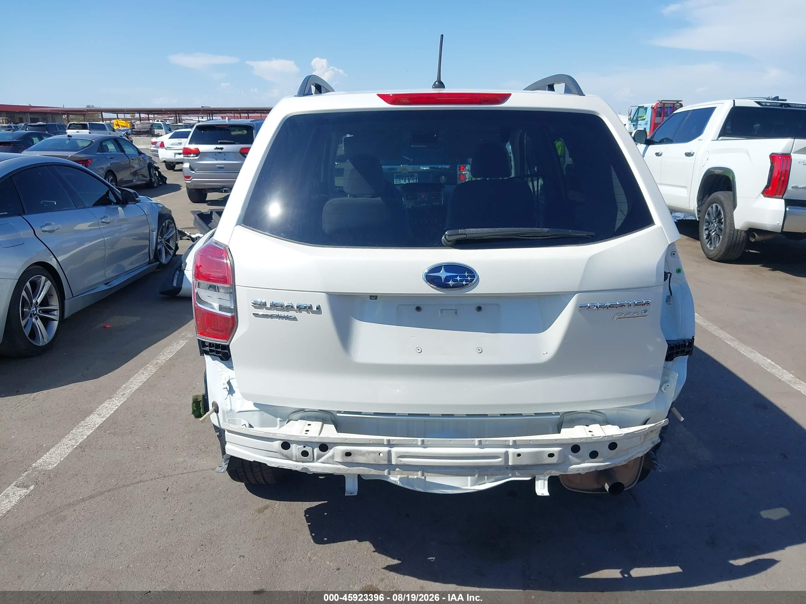 2014 Subaru Forester 2.5i Premium White vin: JF2SJADC9EH500460