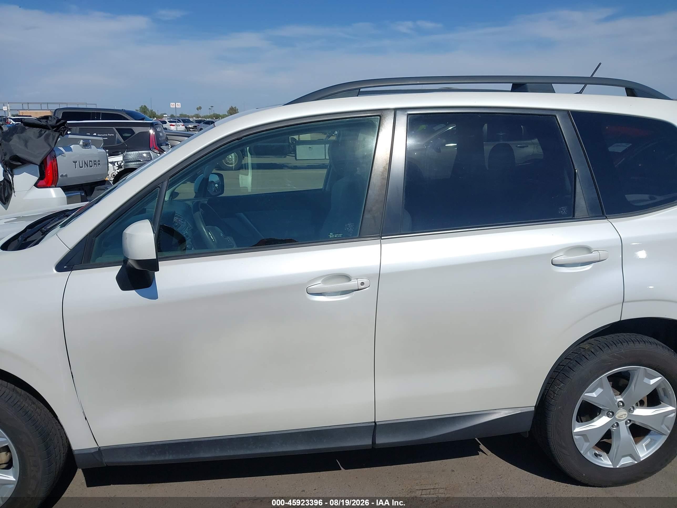 2014 Subaru Forester 2.5i Premium White vin: JF2SJADC9EH500460