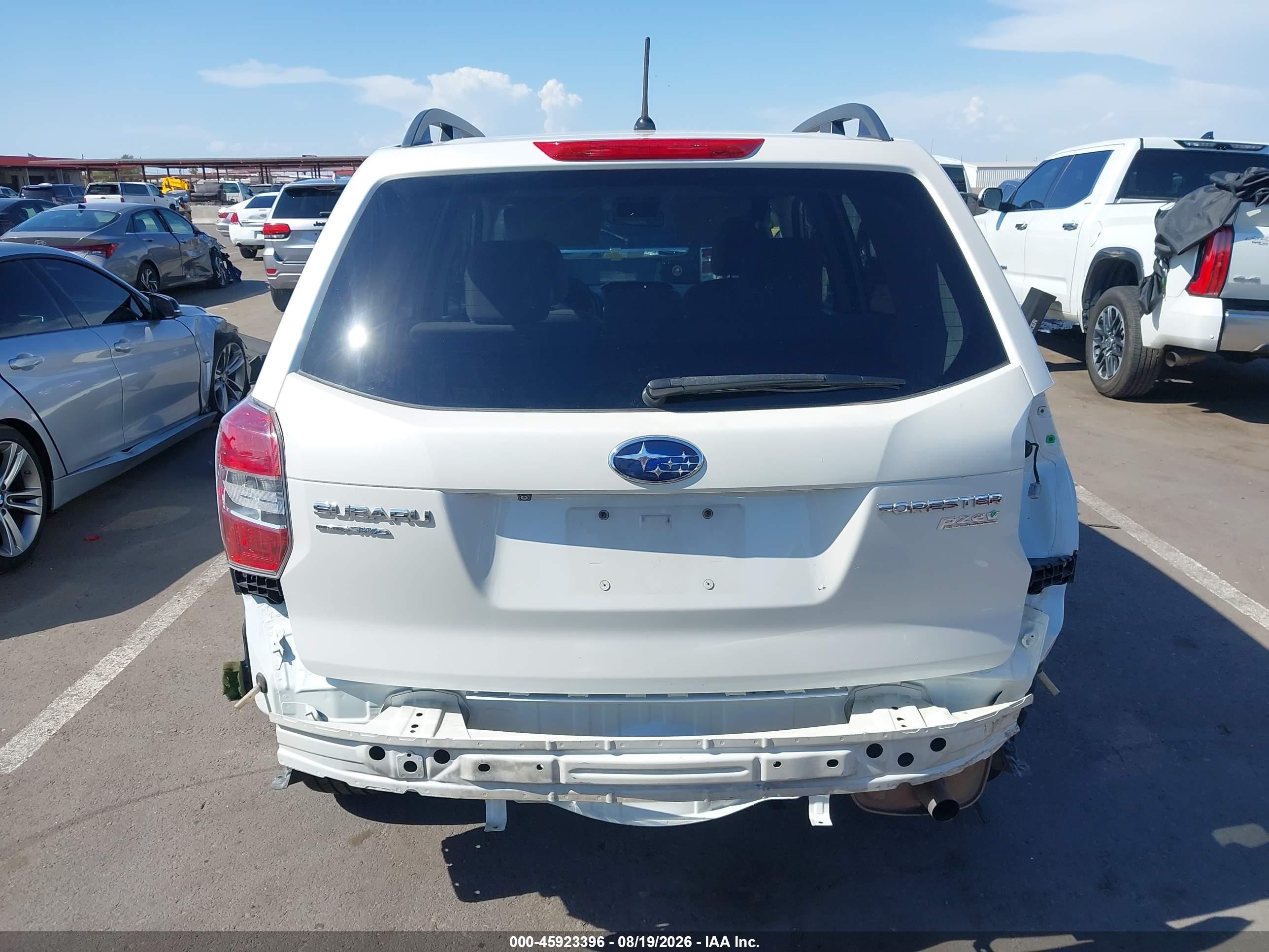 2014 Subaru Forester 2.5i Premium White vin: JF2SJADC9EH500460