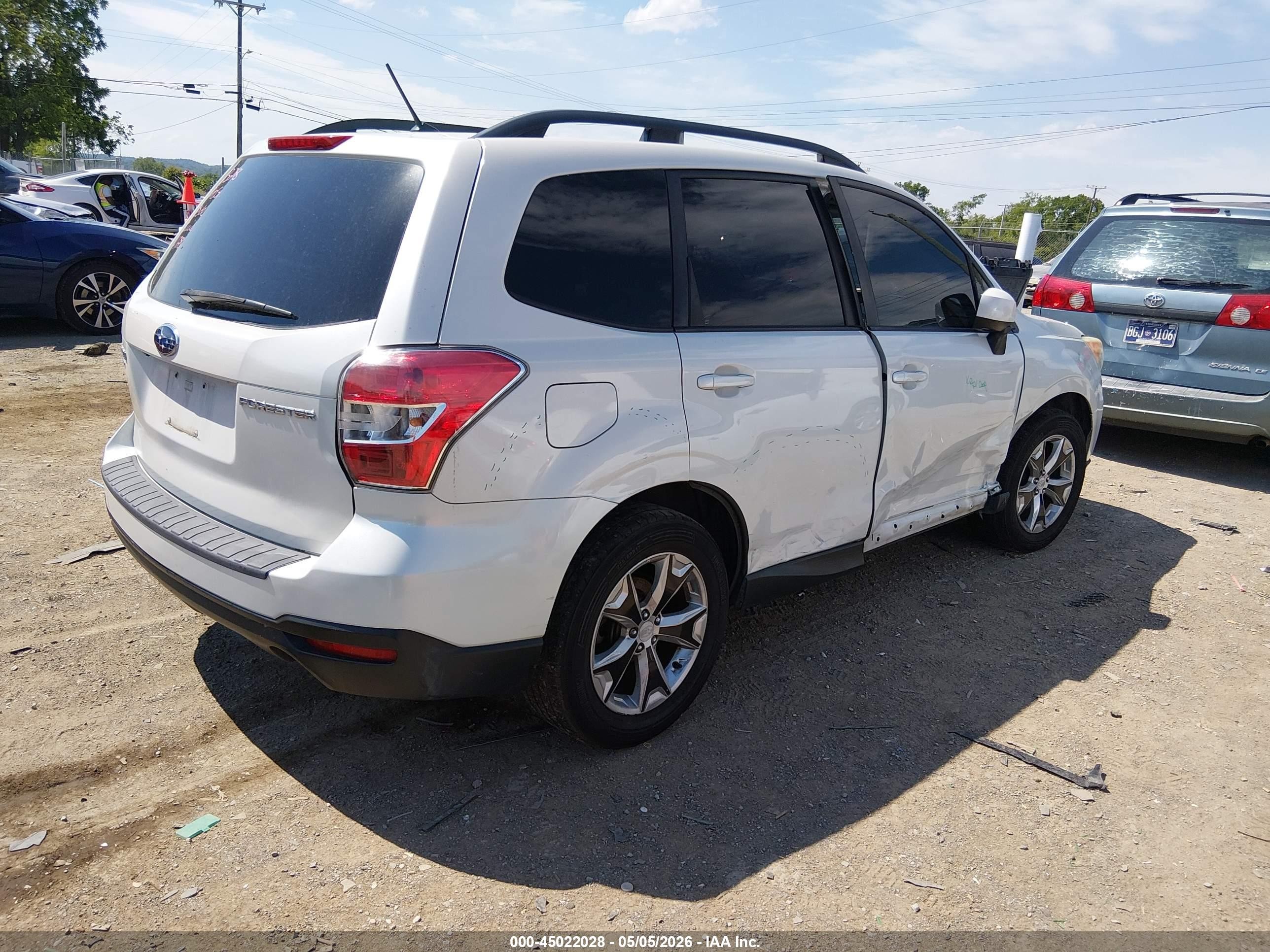 2014 Subaru Forester 2.5i Premium White vin: JF2SJADC9EH553157