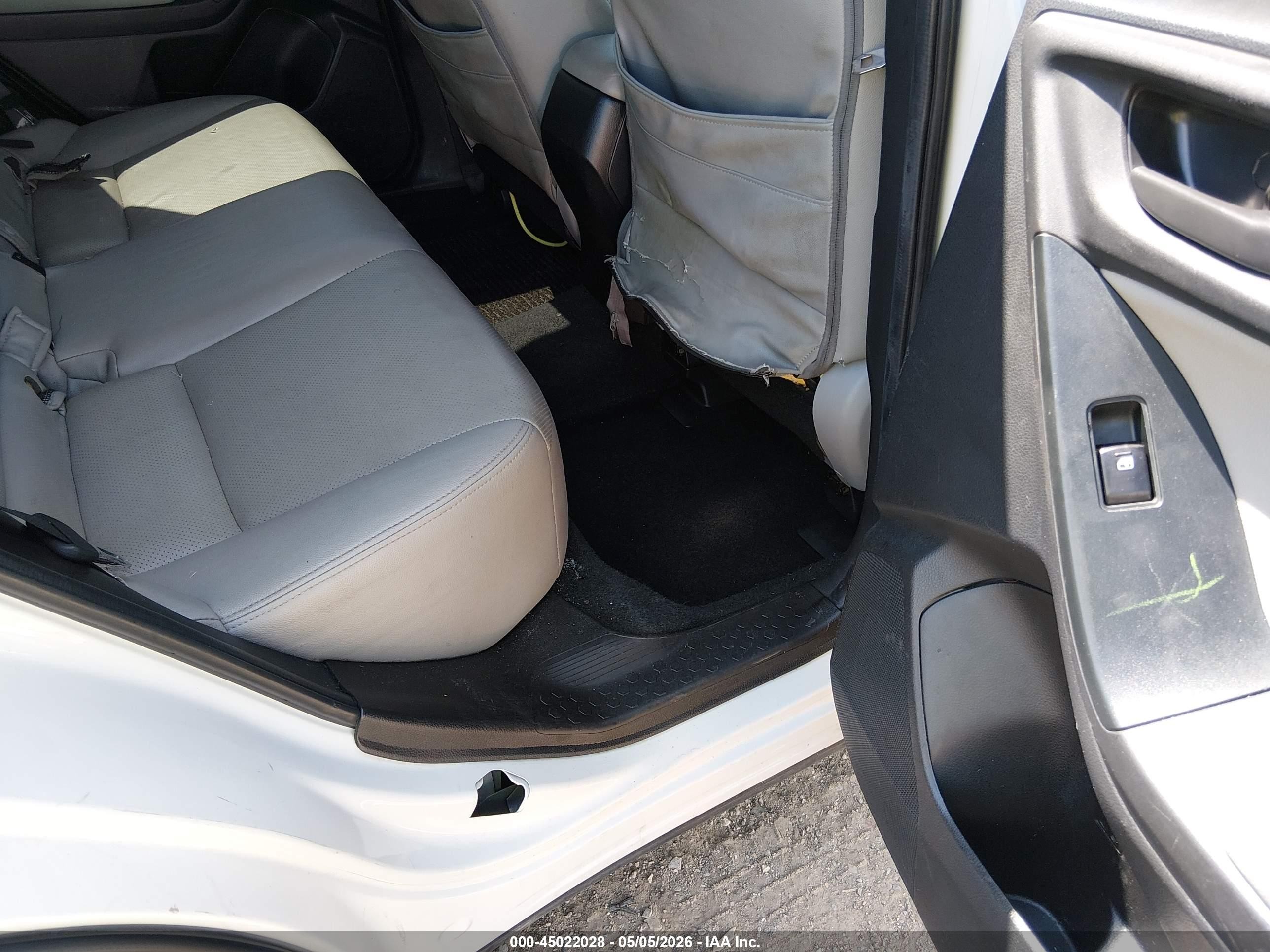2014 Subaru Forester 2.5i Premium White vin: JF2SJADC9EH553157