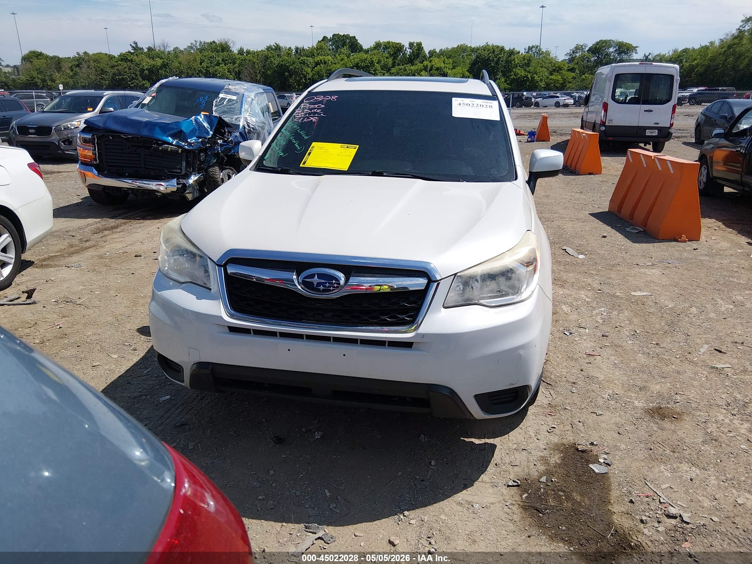 2014 Subaru Forester 2.5i Premium White vin: JF2SJADC9EH553157