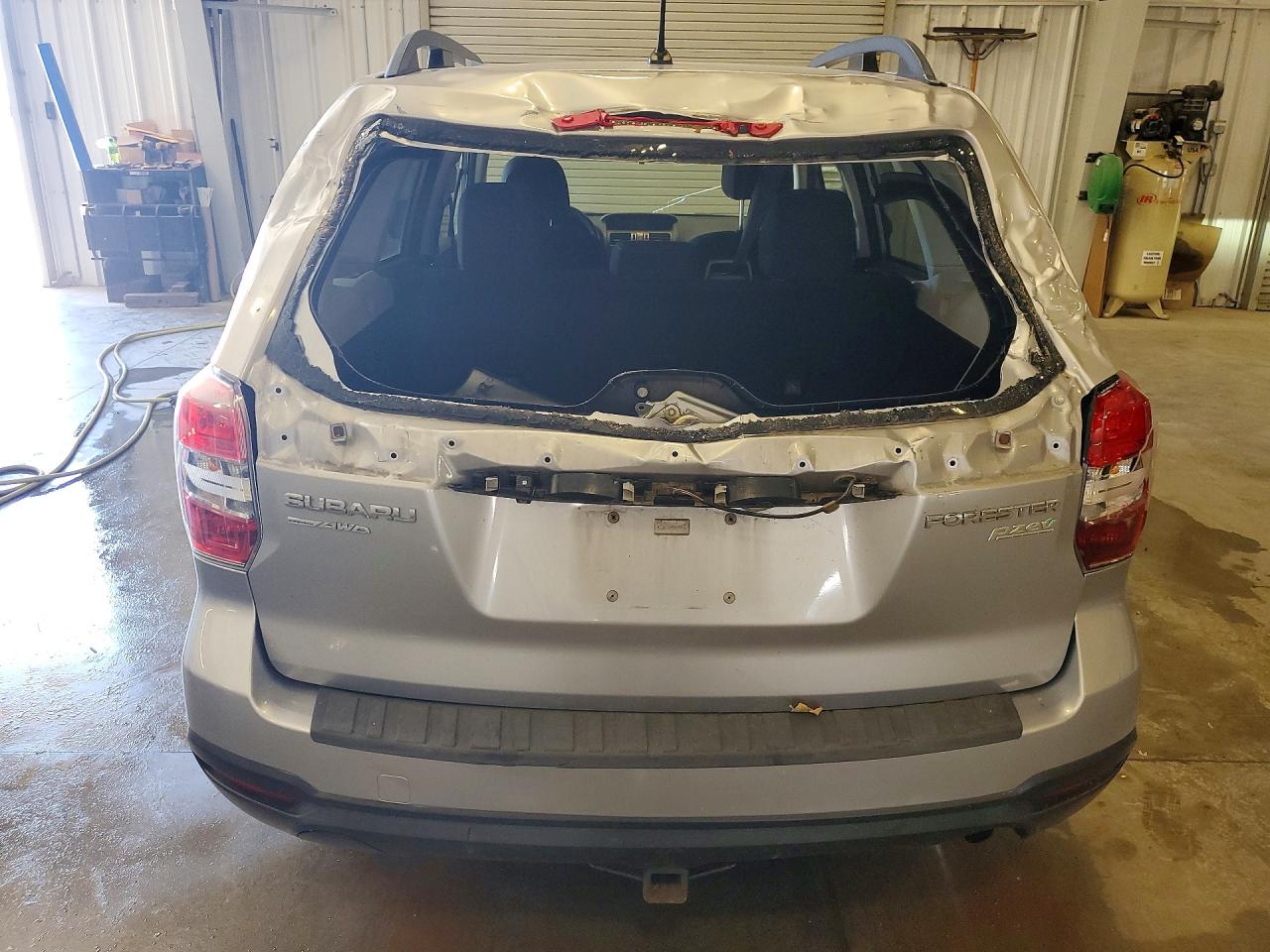 2015 Subaru Forester 2.5i Premium Silver vin: JF2SJADC9FH402658