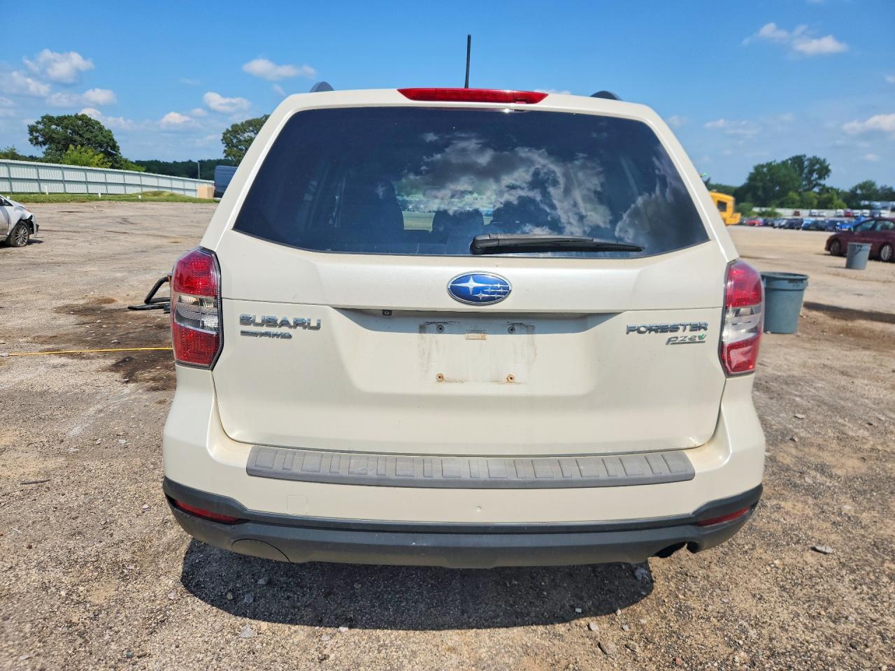 2015 Subaru Forester 2.5i Premium White vin: JF2SJADC9FH461810