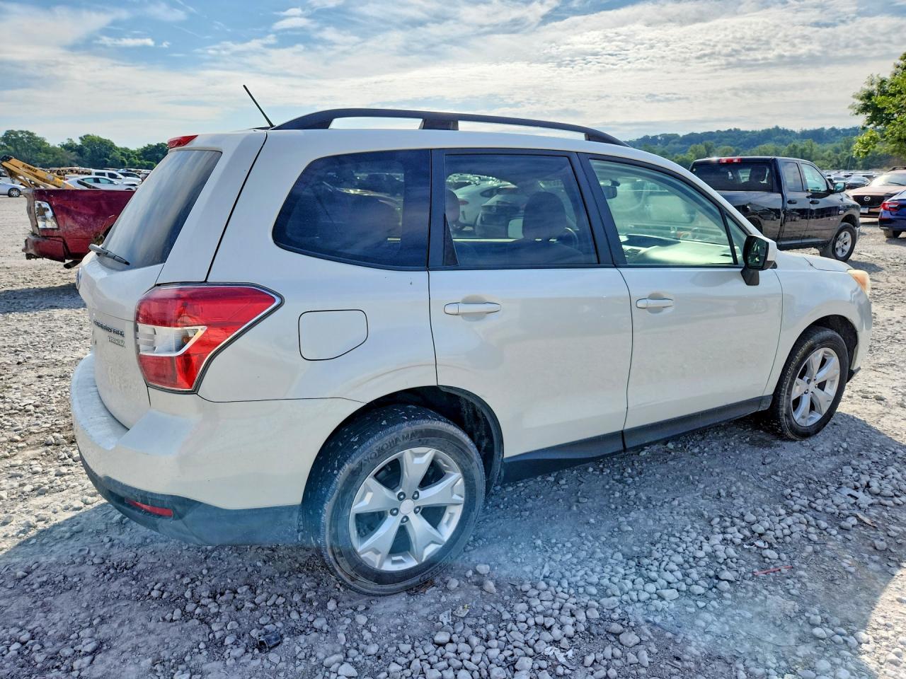 2015 Subaru Forester 2.5i Premium White vin: JF2SJADC9FH474010
