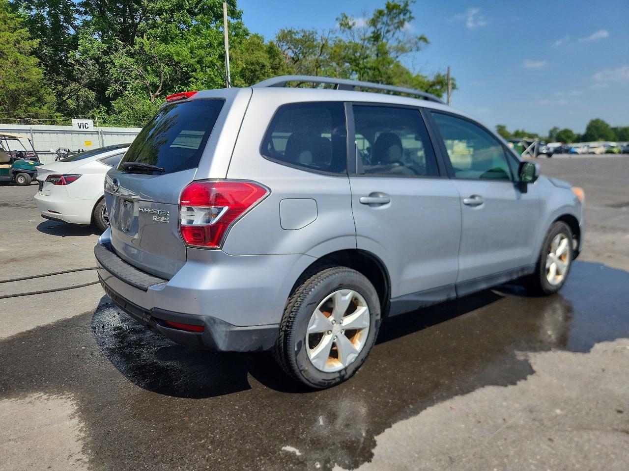 2015 Subaru Forester 2.5i Premium Silver vin: JF2SJADC9FH557713