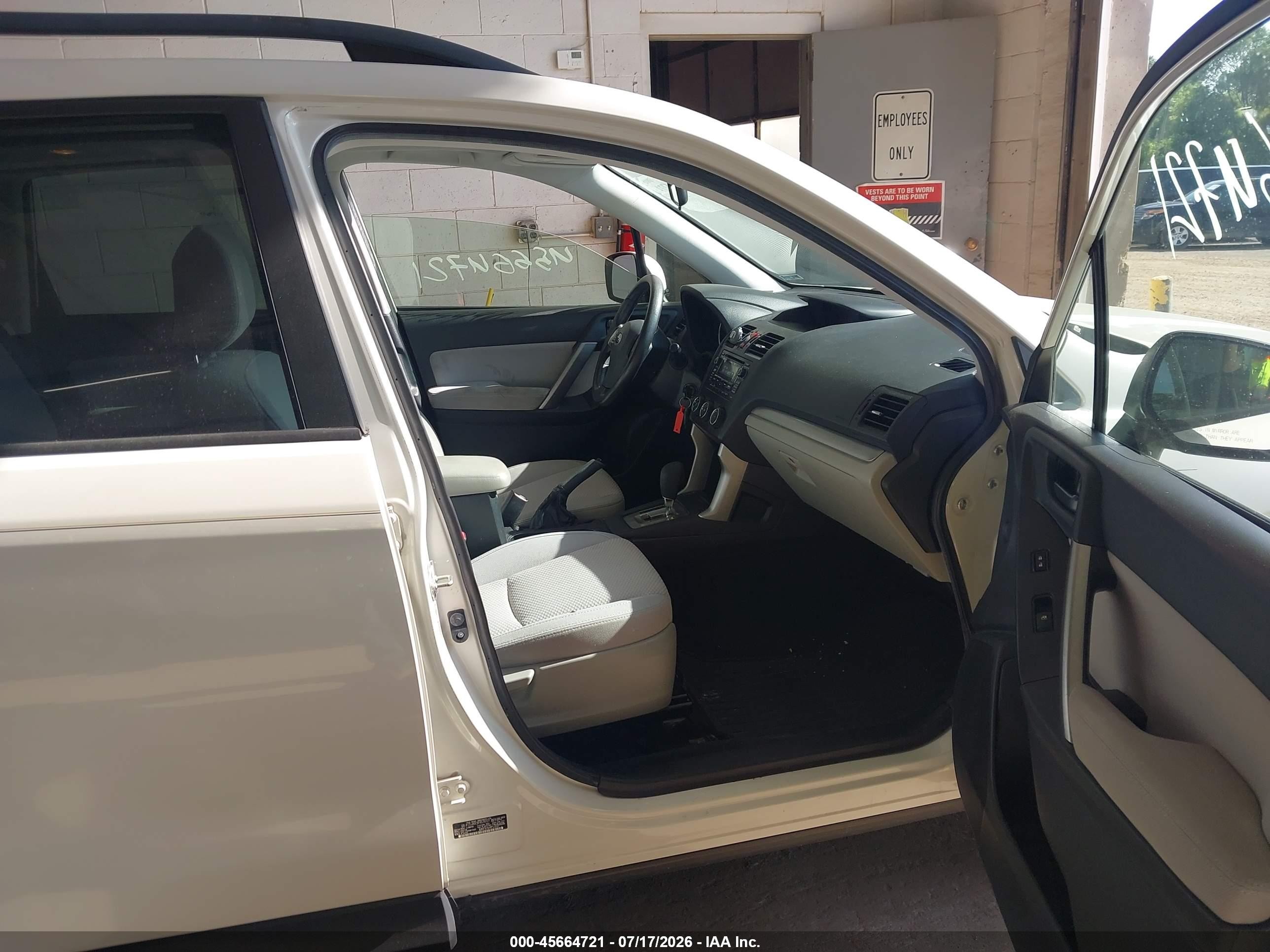 2015 Subaru Forester 2.5i Premium White vin: JF2SJADC9FH579727