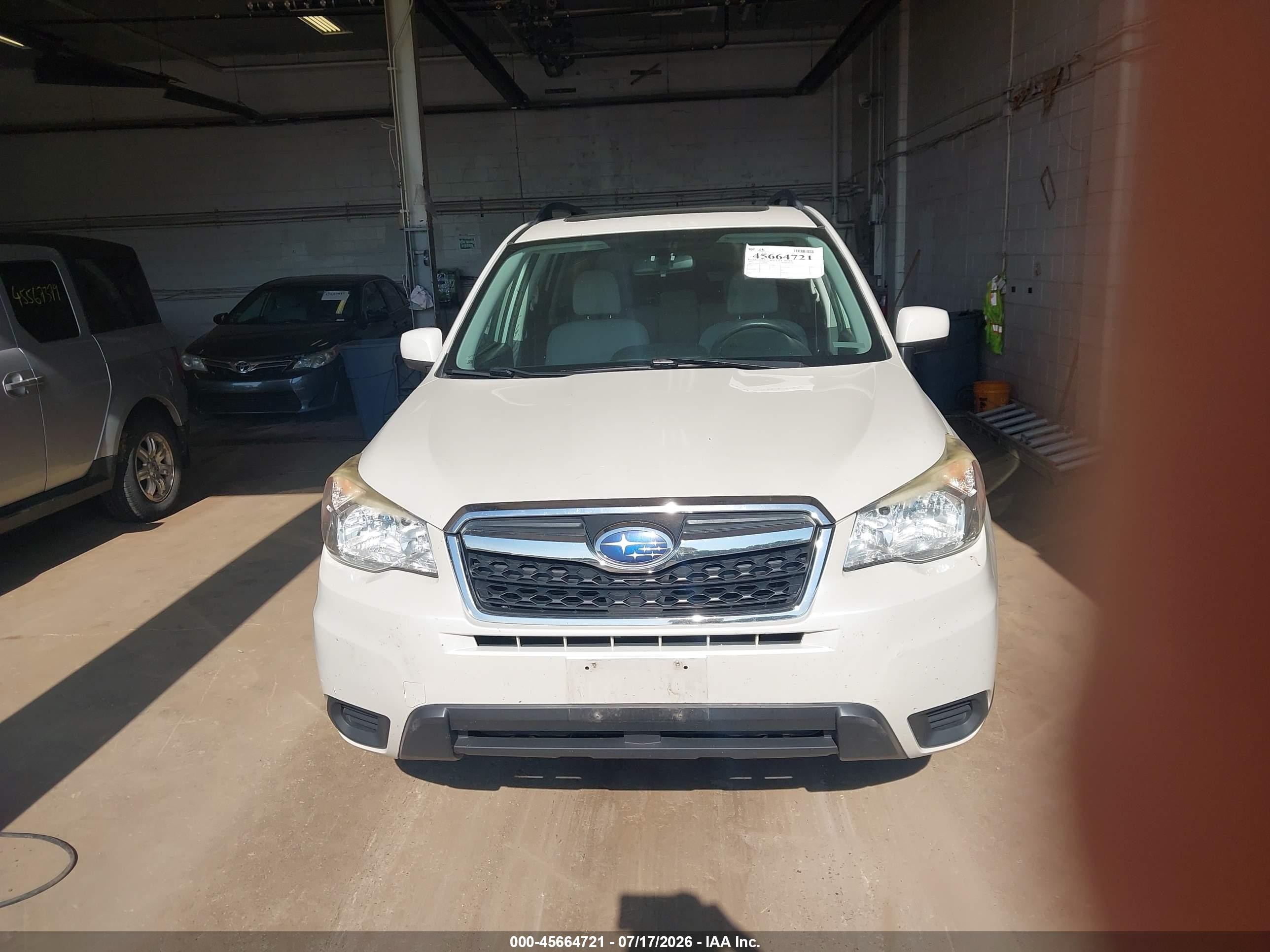 2015 Subaru Forester 2.5i Premium White vin: JF2SJADC9FH579727