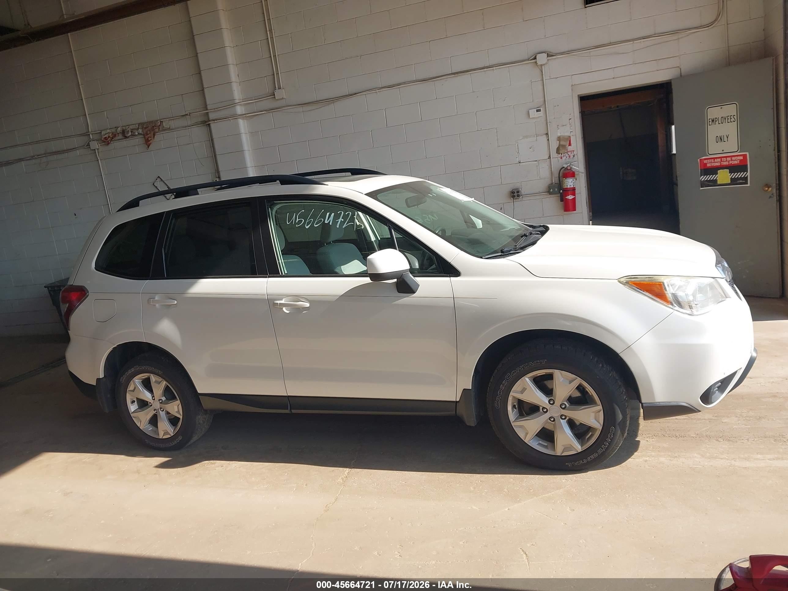 2015 Subaru Forester 2.5i Premium White vin: JF2SJADC9FH579727