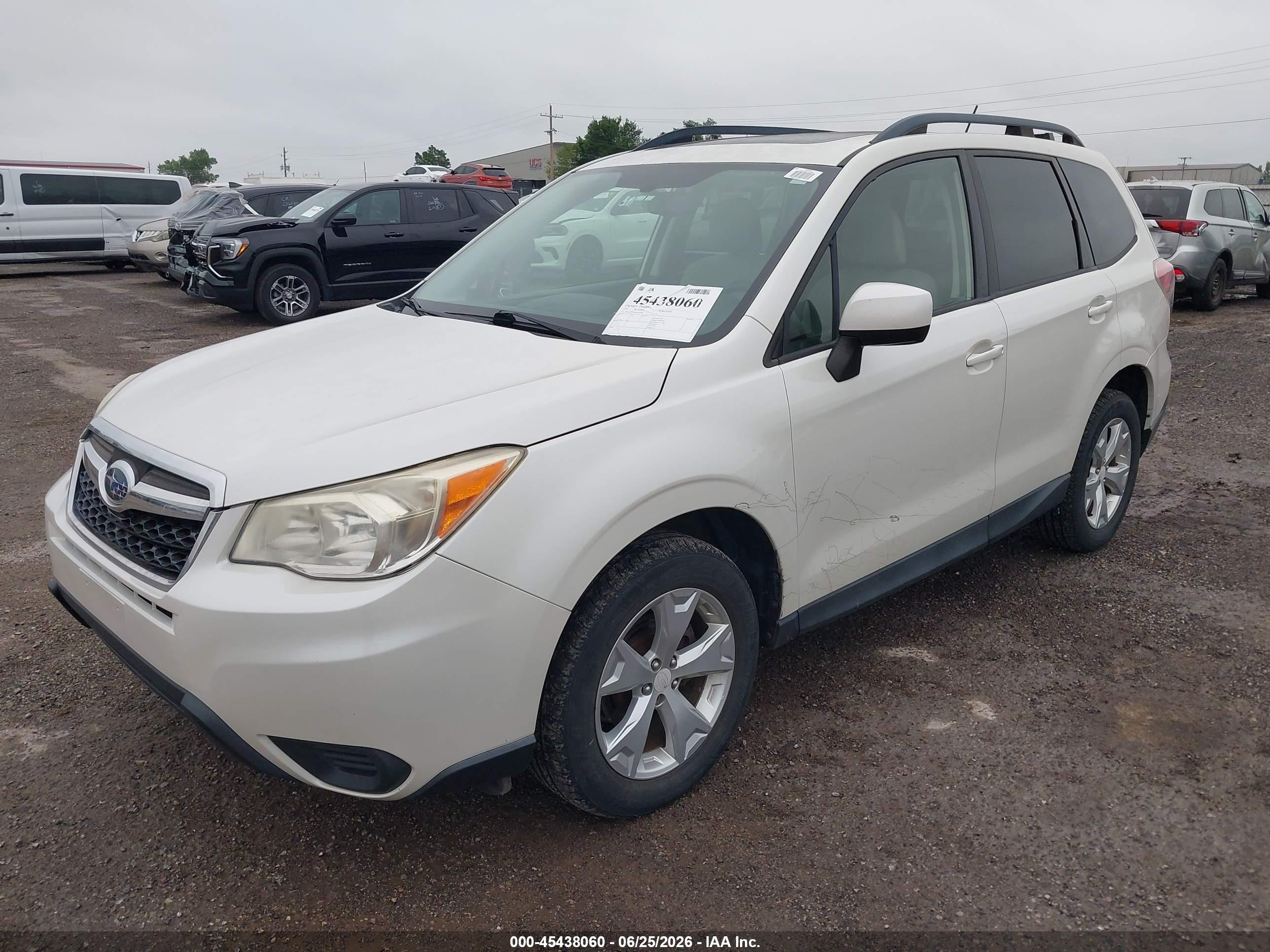 2015 Subaru Forester 2.5i Premium White vin: JF2SJADCXFH454090