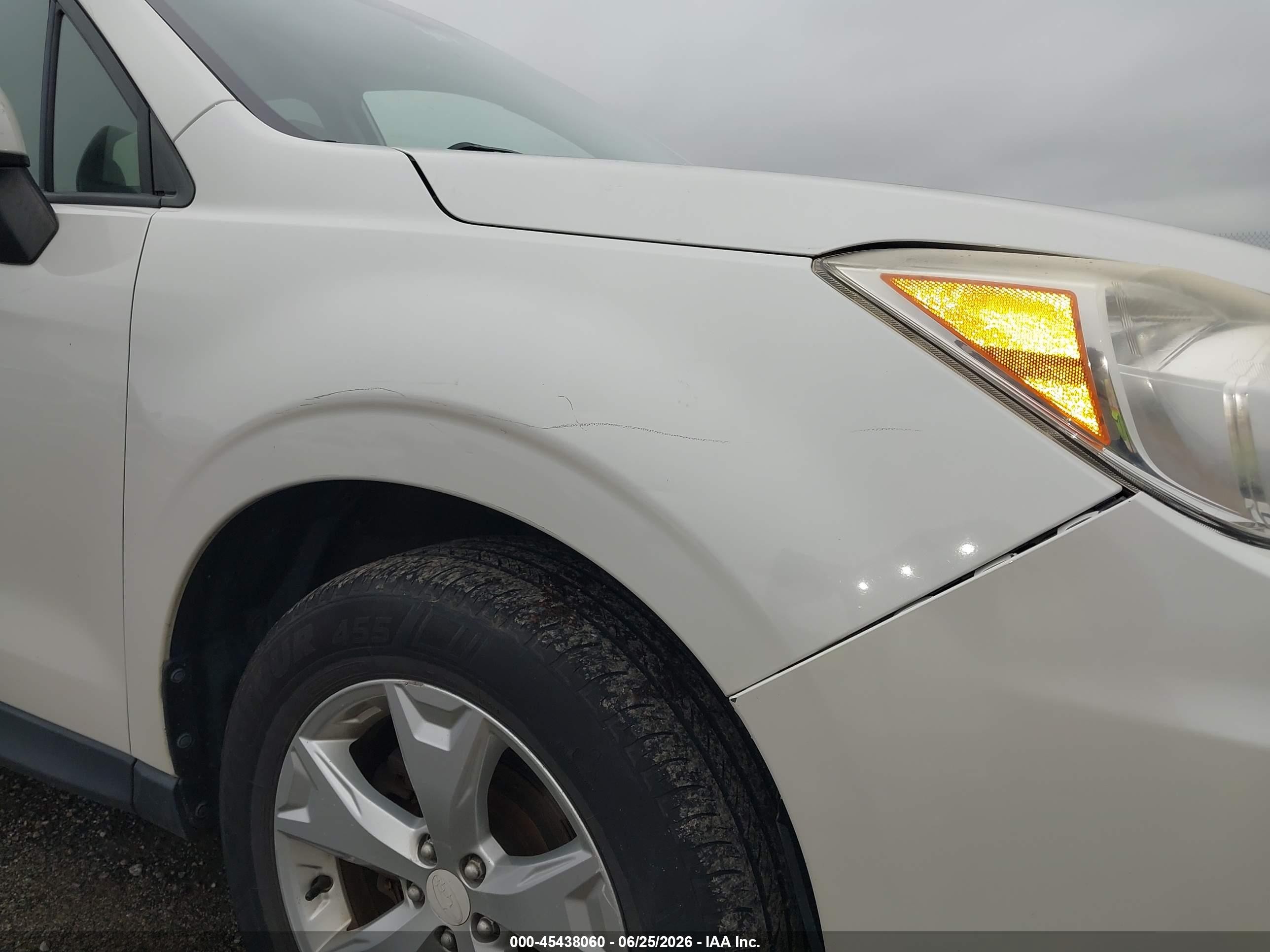 2015 Subaru Forester 2.5i Premium White vin: JF2SJADCXFH454090