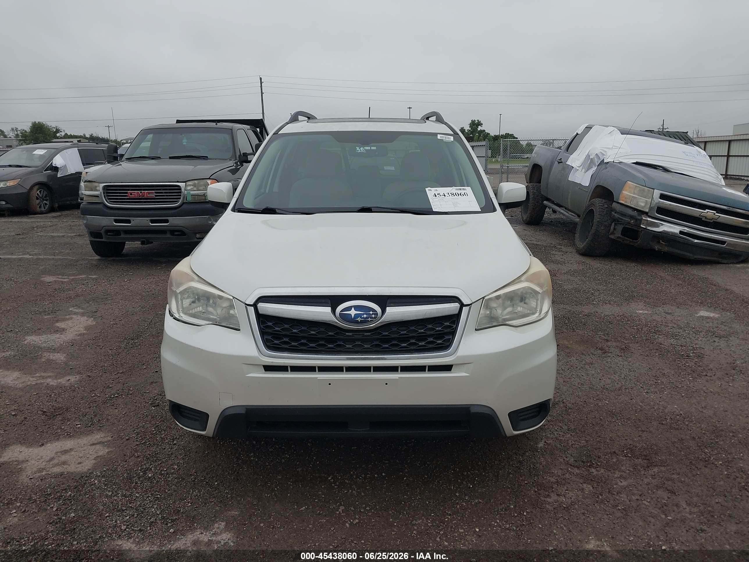 2015 Subaru Forester 2.5i Premium White vin: JF2SJADCXFH454090