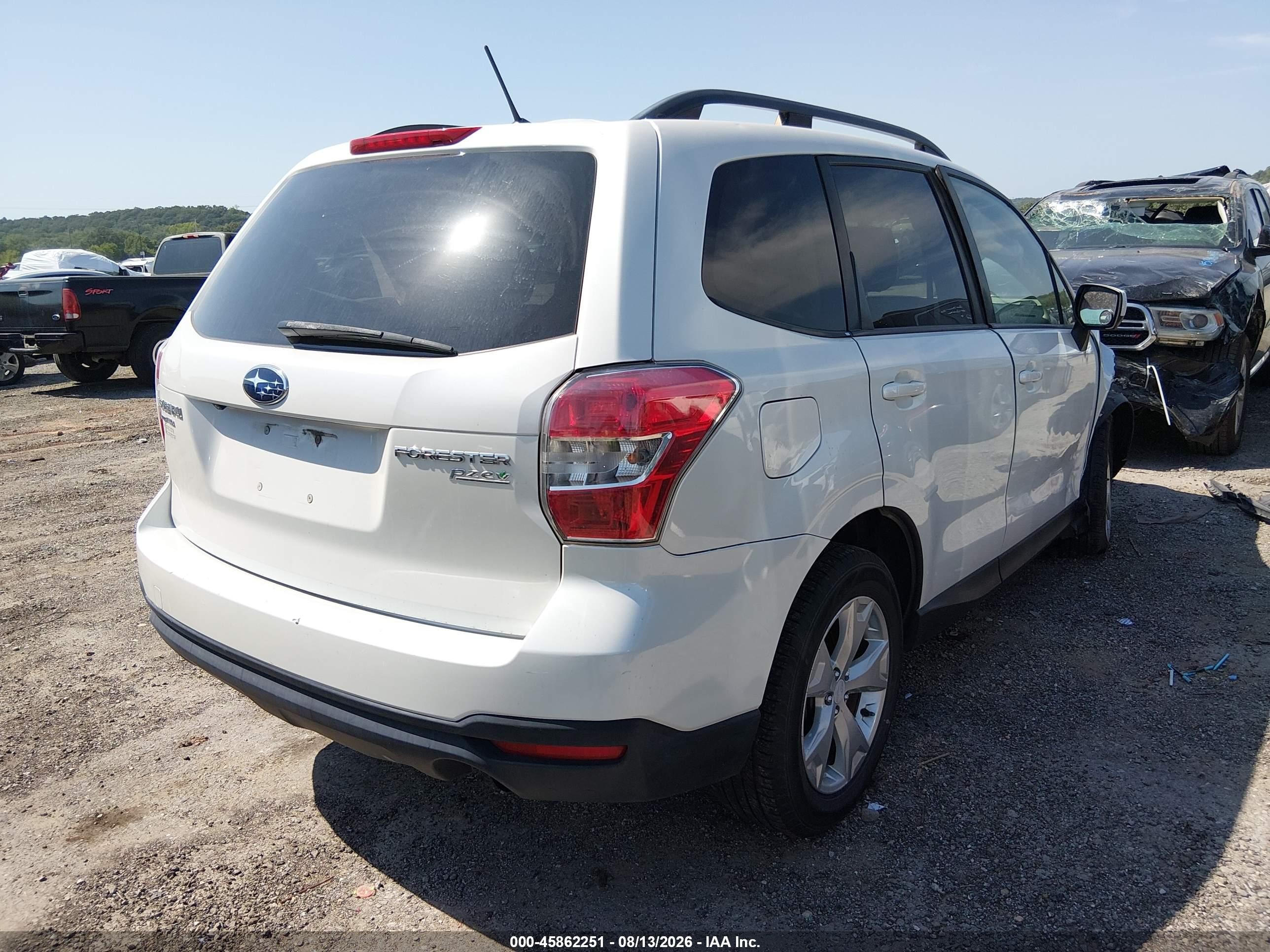 2015 Subaru Forester 2.5i Premium White vin: JF2SJADCXFH454090