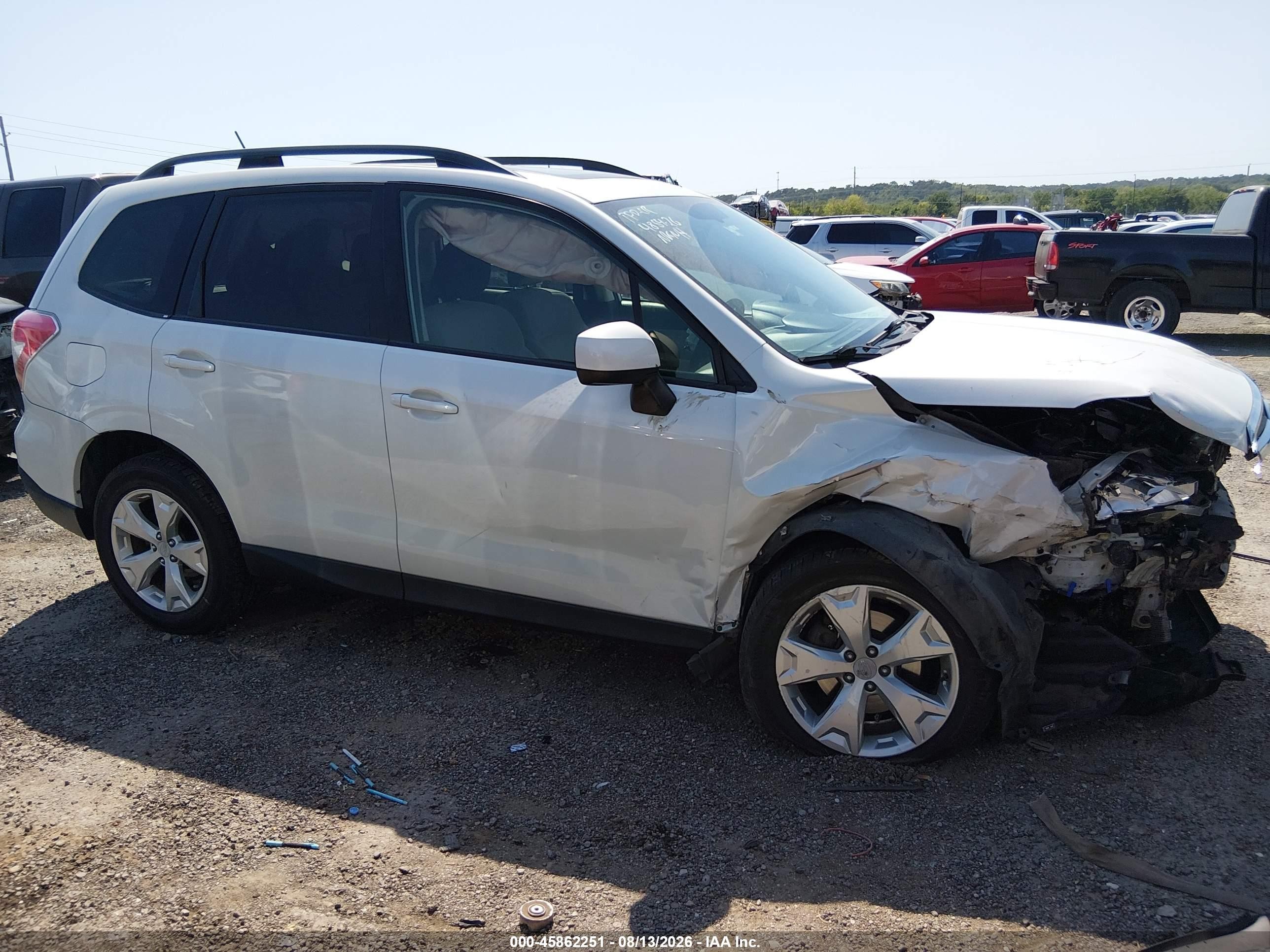 2015 Subaru Forester 2.5i Premium White vin: JF2SJADCXFH454090
