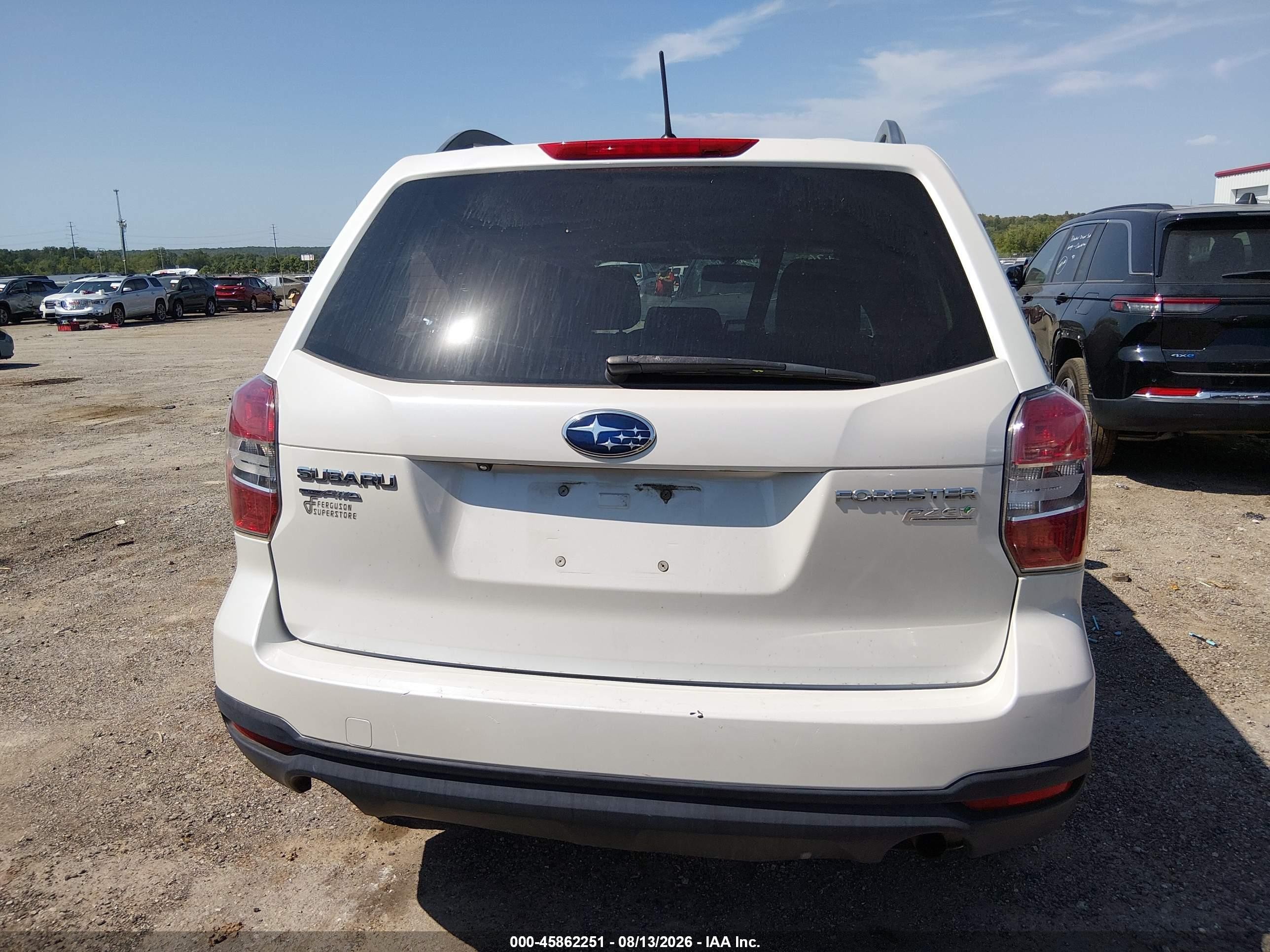 2015 Subaru Forester 2.5i Premium White vin: JF2SJADCXFH454090