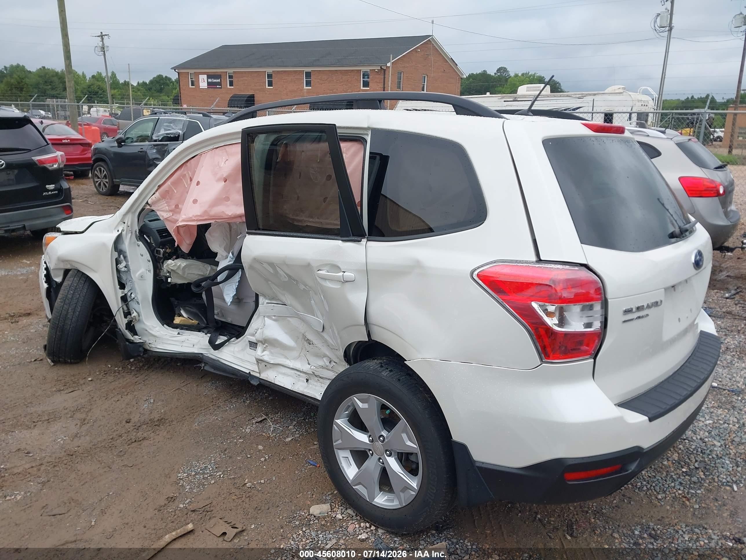 2015 Subaru Forester 2.5i Premium White vin: JF2SJADCXFH535252