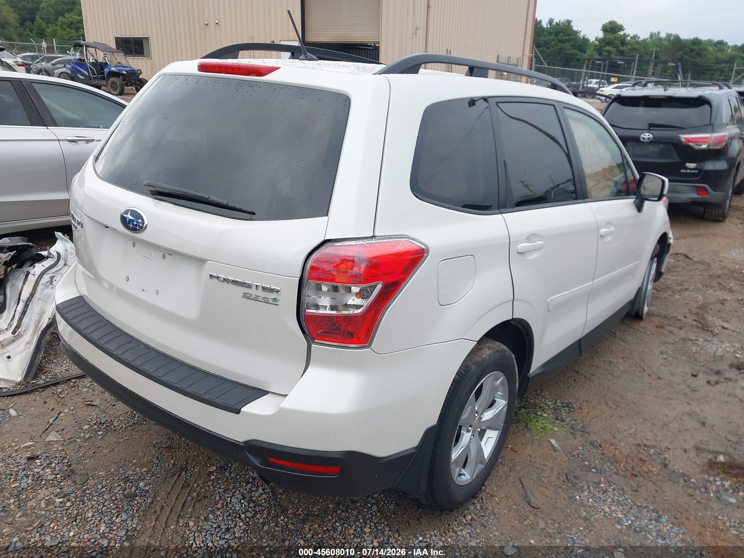 2015 Subaru Forester 2.5i Premium White vin: JF2SJADCXFH535252