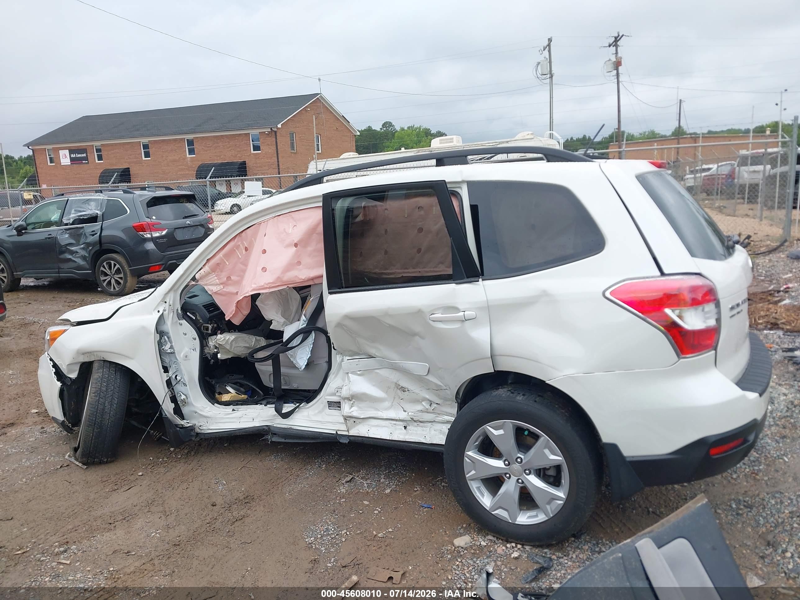 2015 Subaru Forester 2.5i Premium White vin: JF2SJADCXFH535252