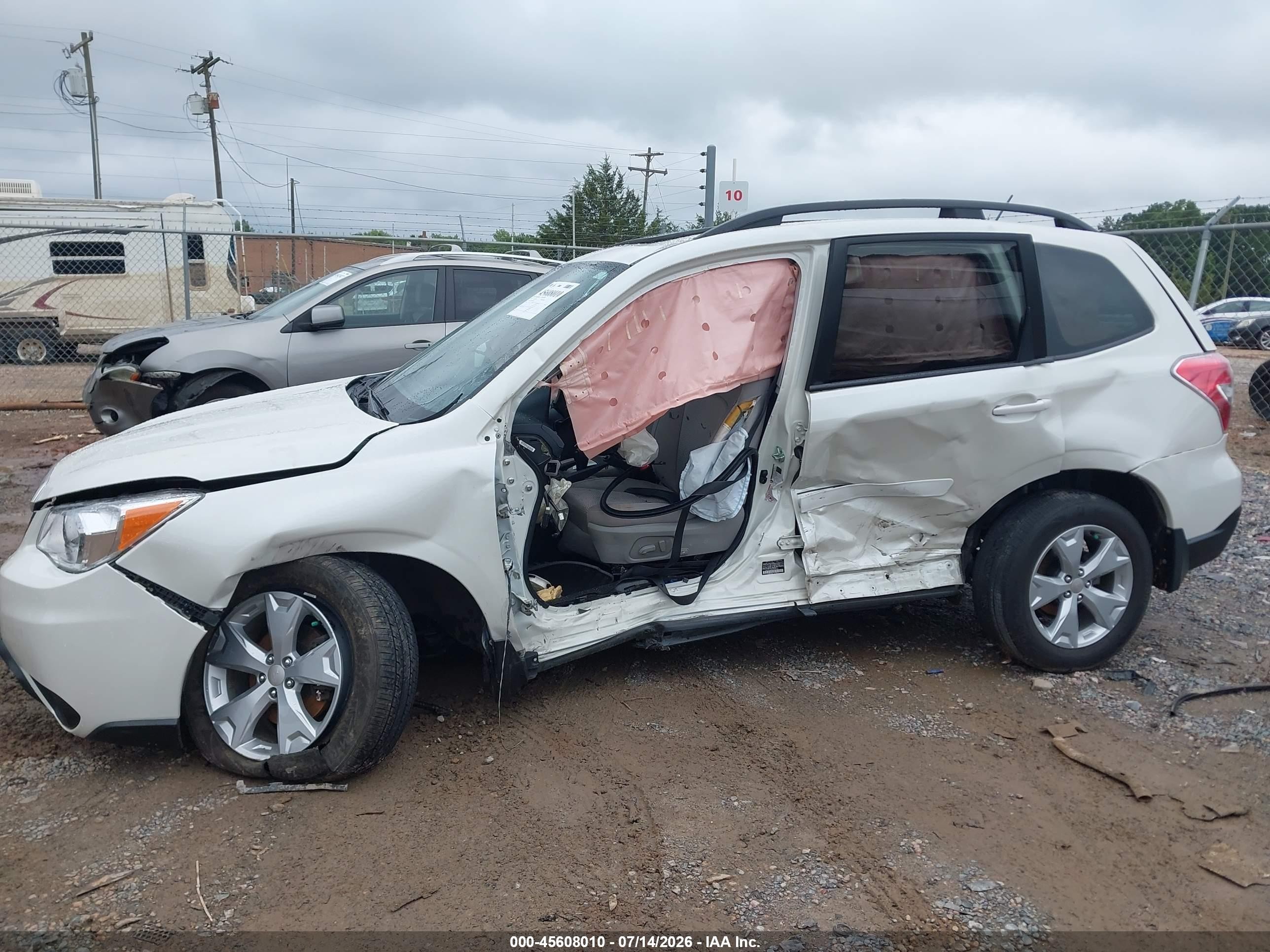 2015 Subaru Forester 2.5i Premium White vin: JF2SJADCXFH535252
