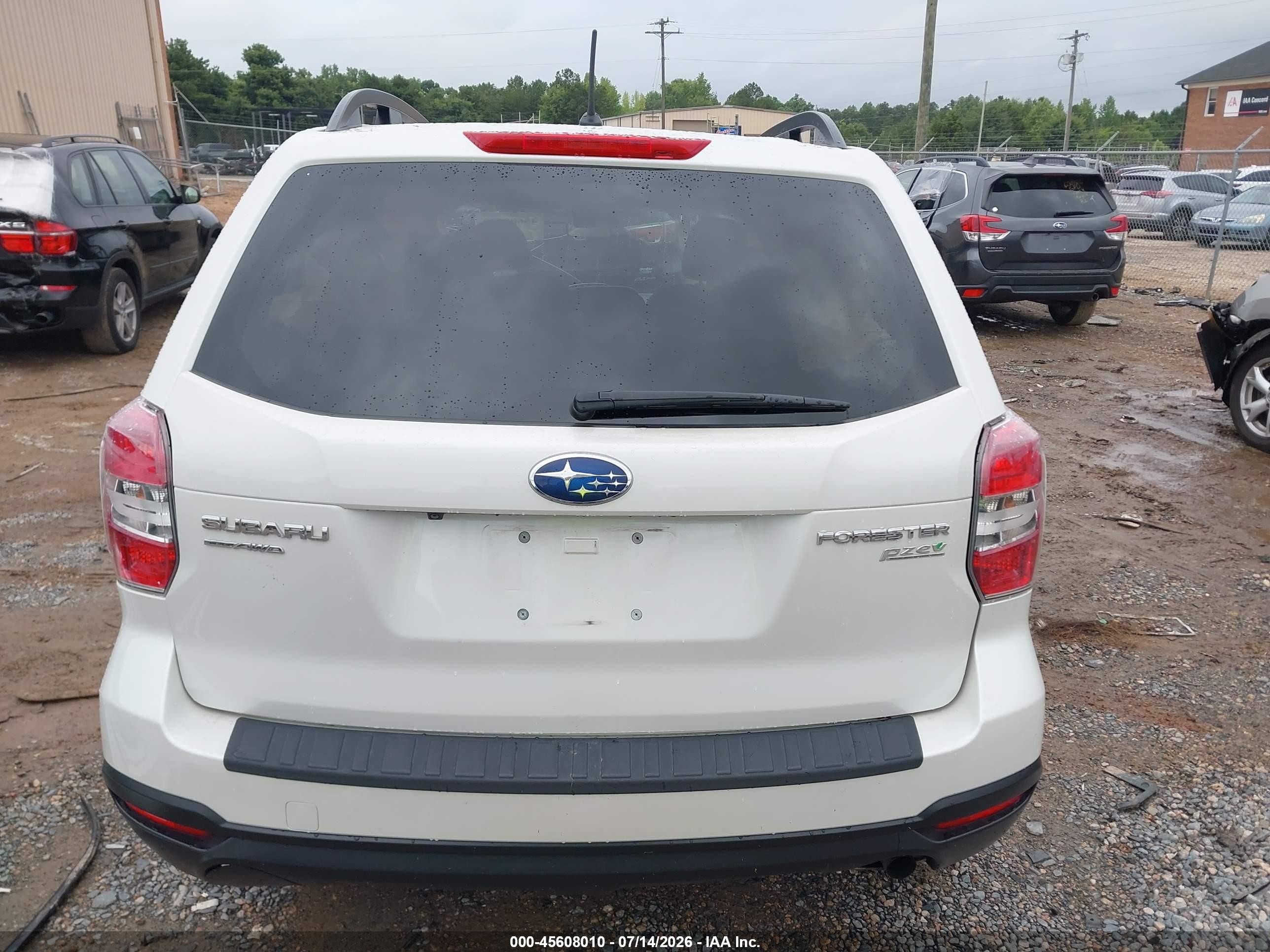 2015 Subaru Forester 2.5i Premium White vin: JF2SJADCXFH535252
