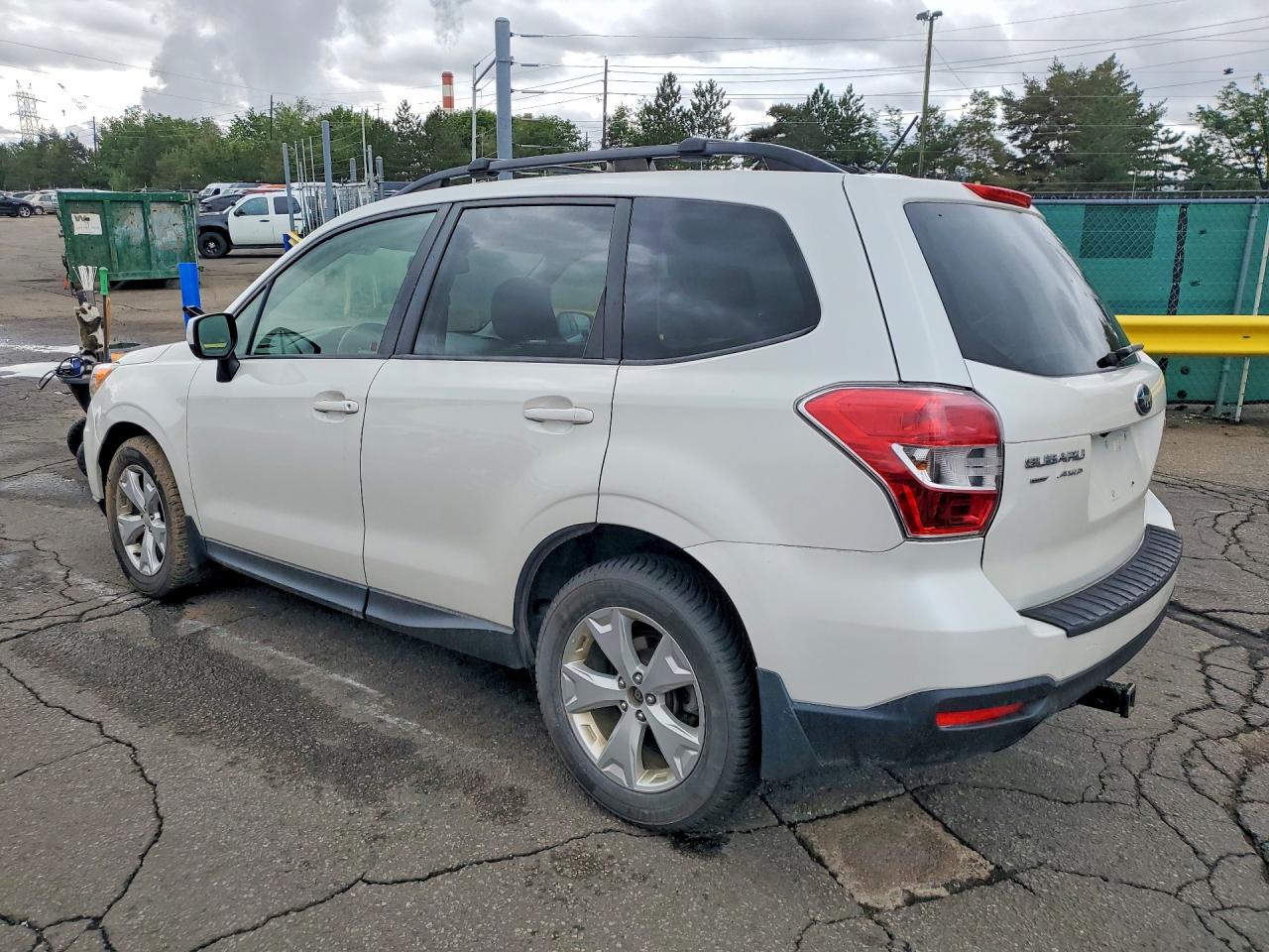 2015 Subaru Forester 2.5i Premium White vin: JF2SJADCXFH591255