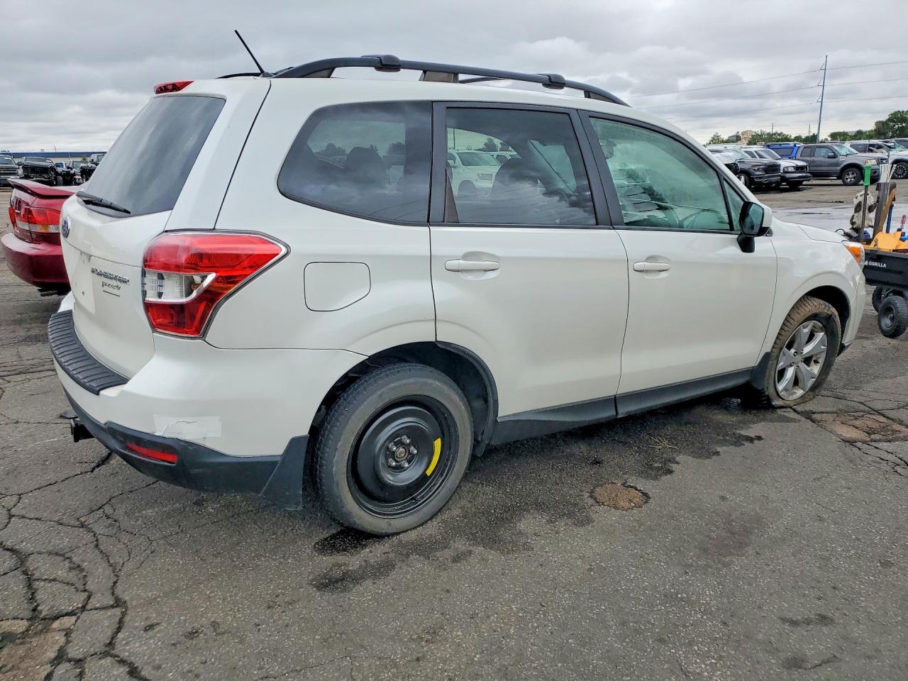 2015 Subaru Forester 2.5i Premium White vin: JF2SJADCXFH591255