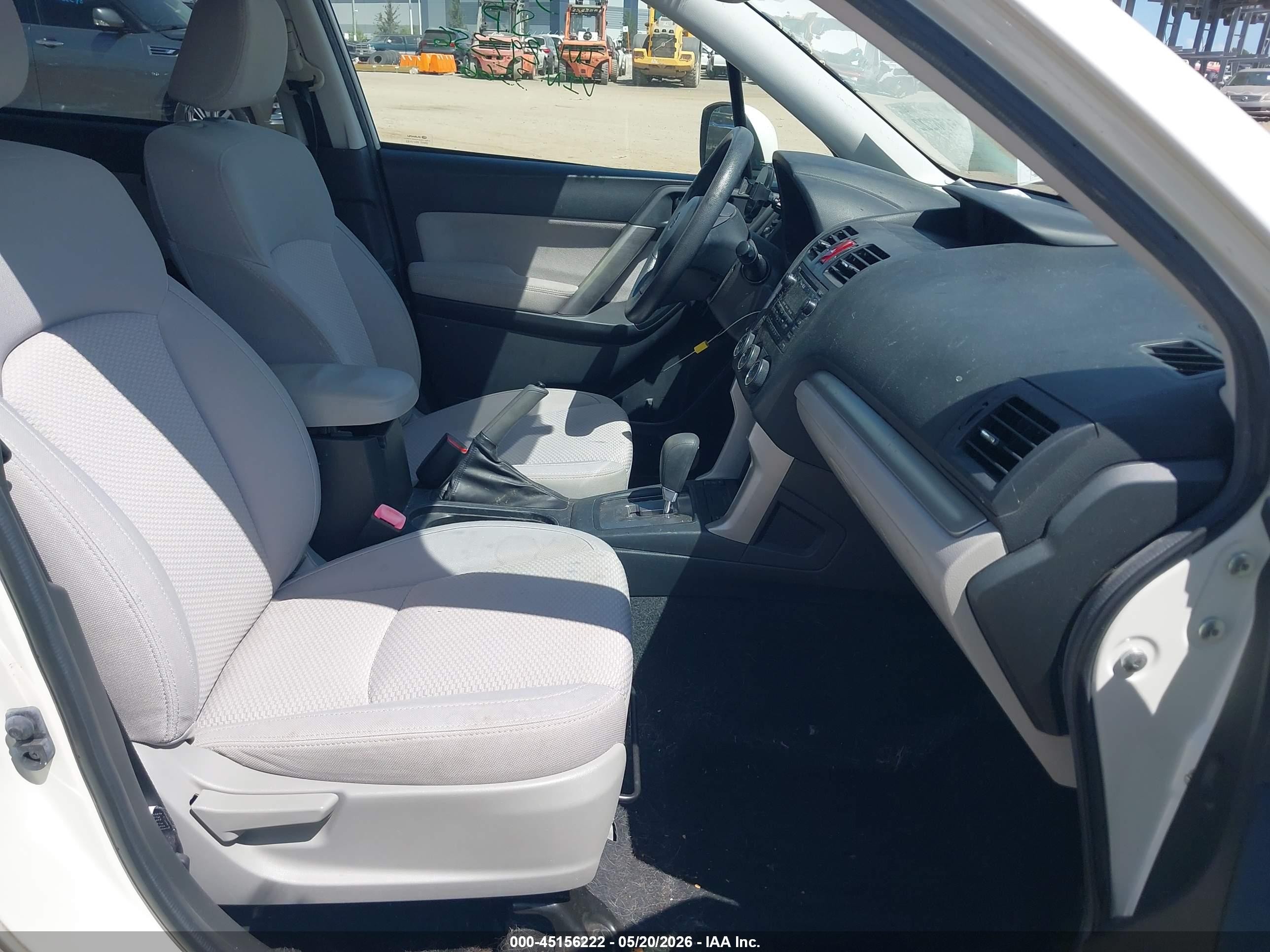 2015 Subaru Forester 2.5i Premium White vin: JF2SJADCXFH813566
