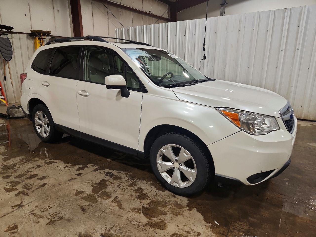 2015 Subaru Forester 2.5i Premium White vin: JF2SJADCXFH829699