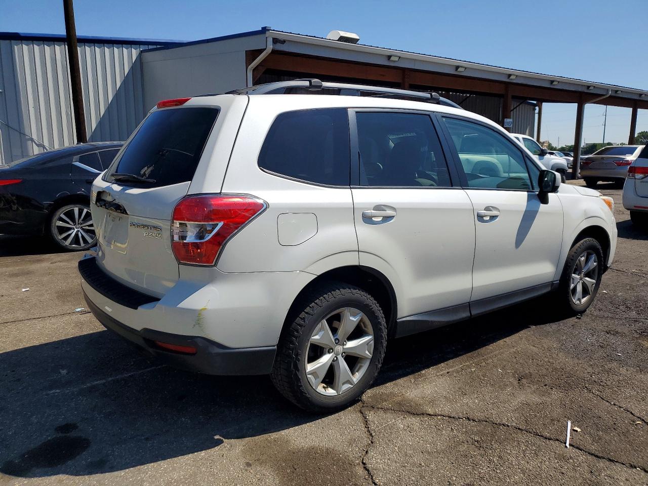 2015 Subaru Forester 2.5i Premium White vin: JF2SJADCXFH836300