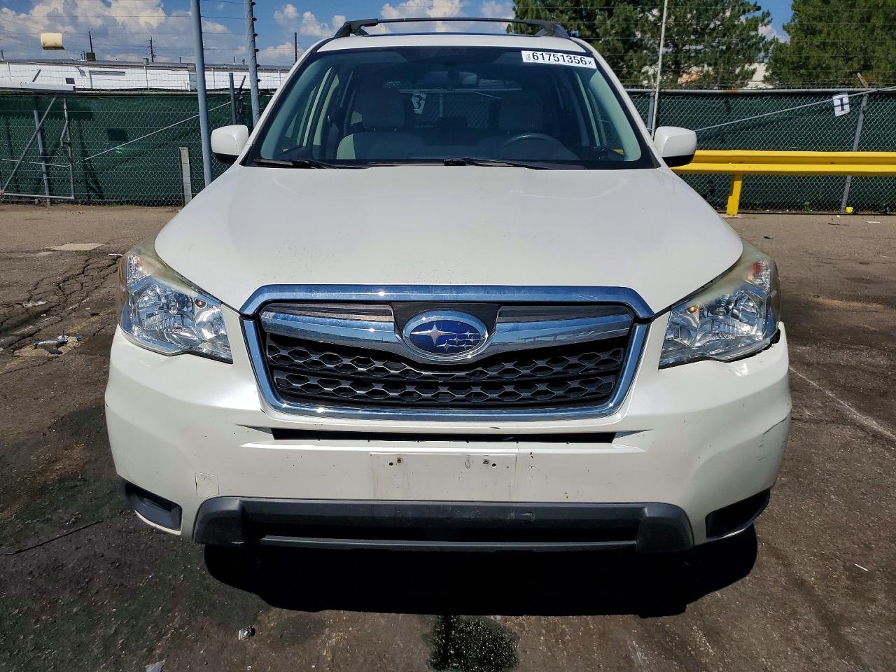 2015 Subaru Forester 2.5i Premium White vin: JF2SJADCXFH836300