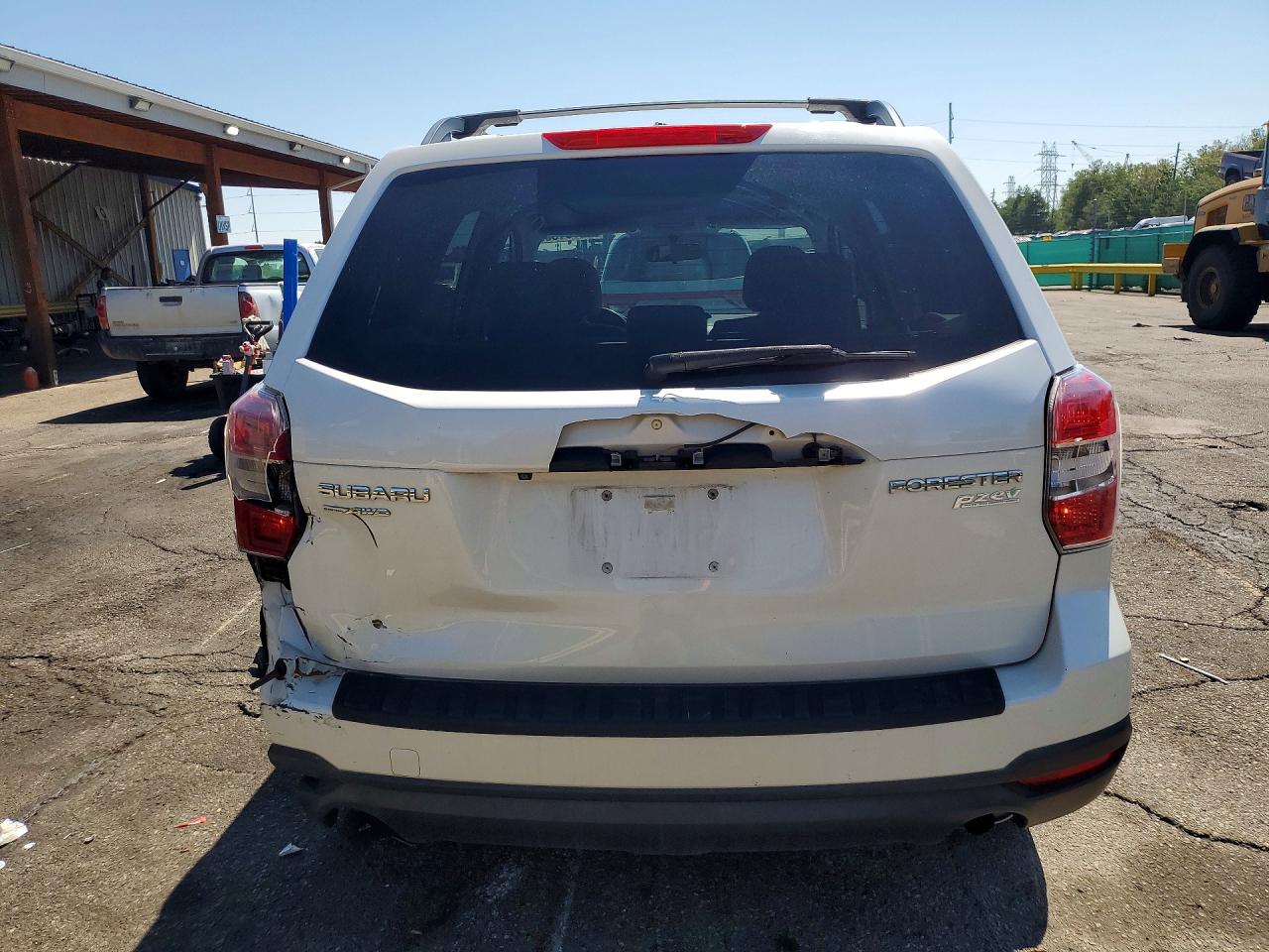 2015 Subaru Forester 2.5i Premium White vin: JF2SJADCXFH836300