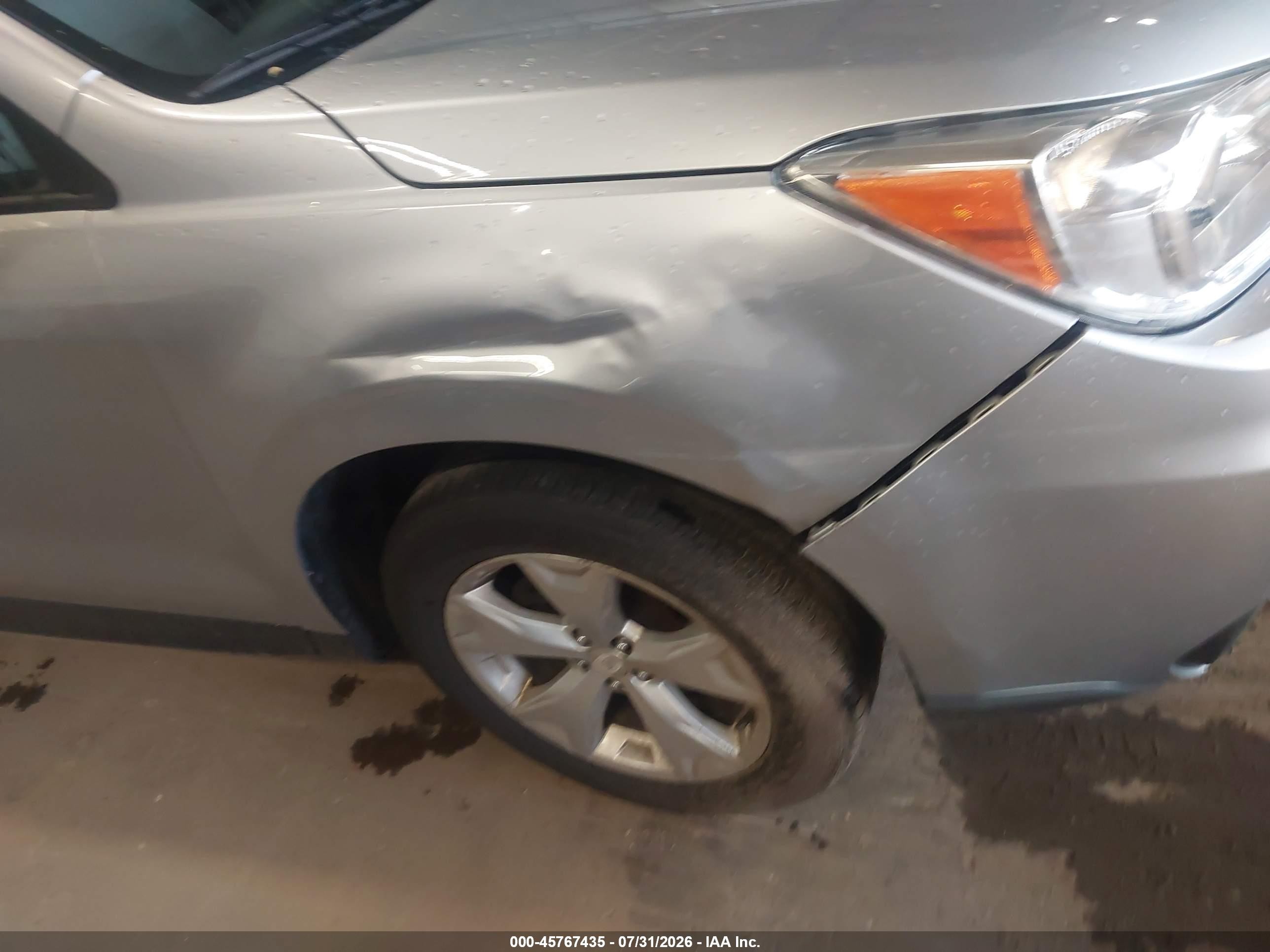 2014 Subaru Forester 2.5i Premium Silver vin: JF2SJAEC0EH404036
